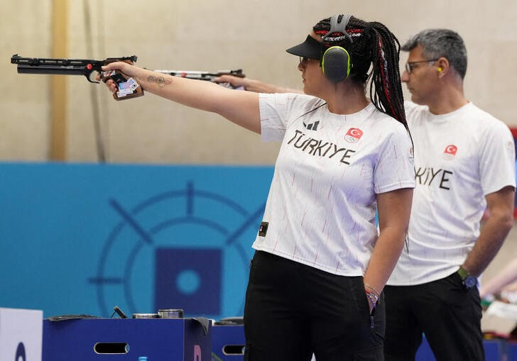 祝開店！大放出セール開催中 五輪＝射撃銀メダルのトルコ選手、超カジュアルで「クール」と コレクション