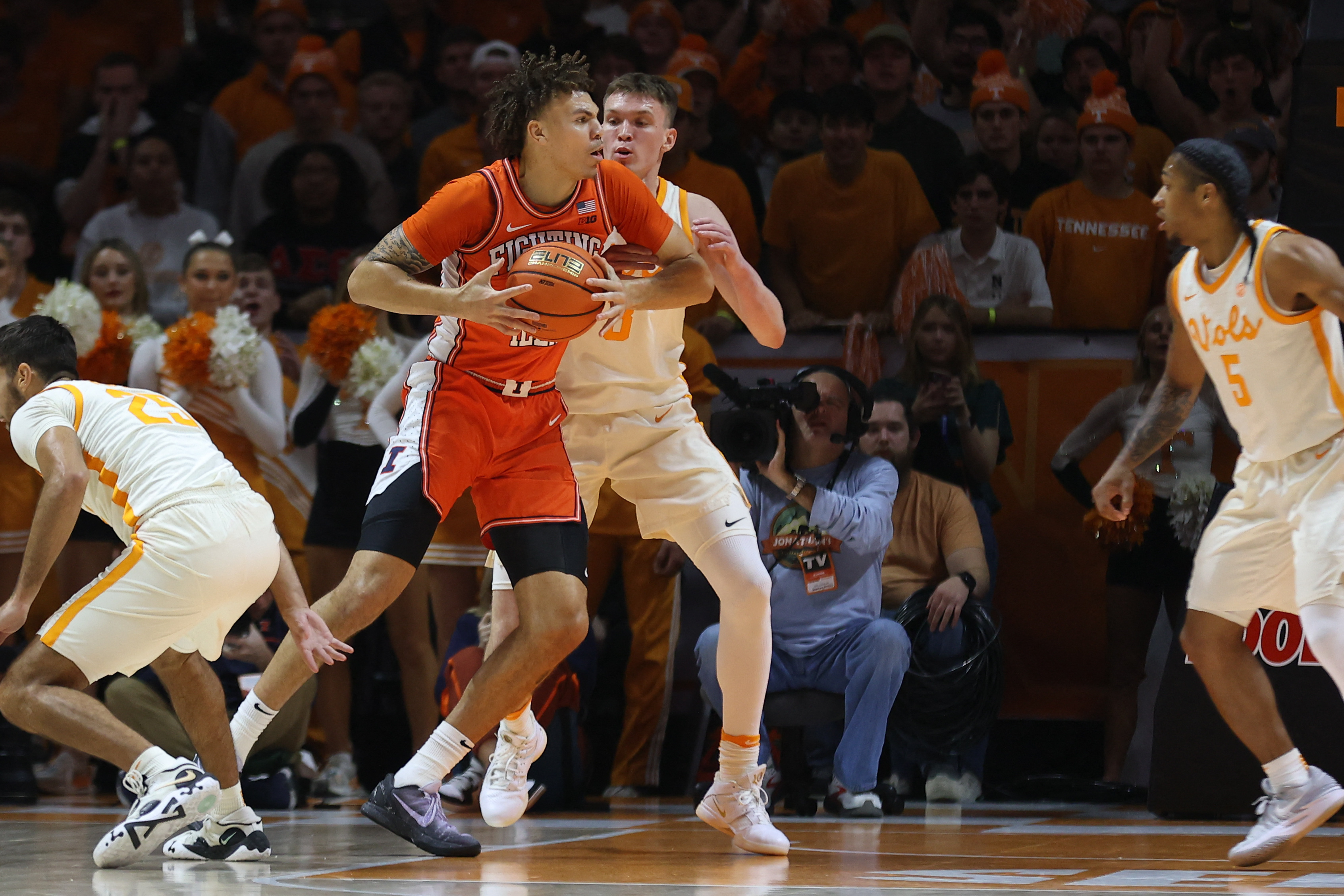 Trailing At Half, No. 17 Tennessee Tops No. 20 Illinois | Reuters