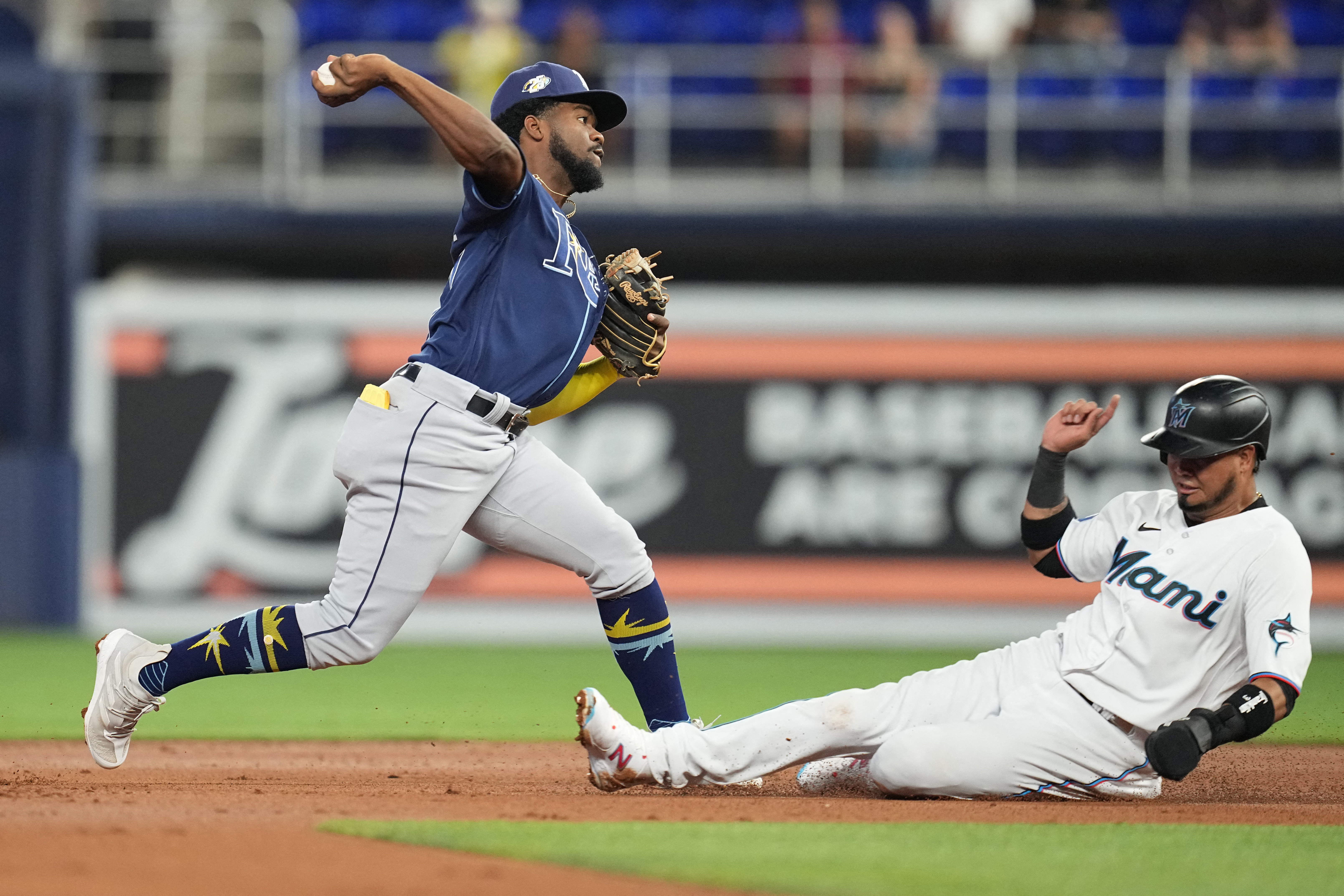 Rays rally in 10th to clip Marlins