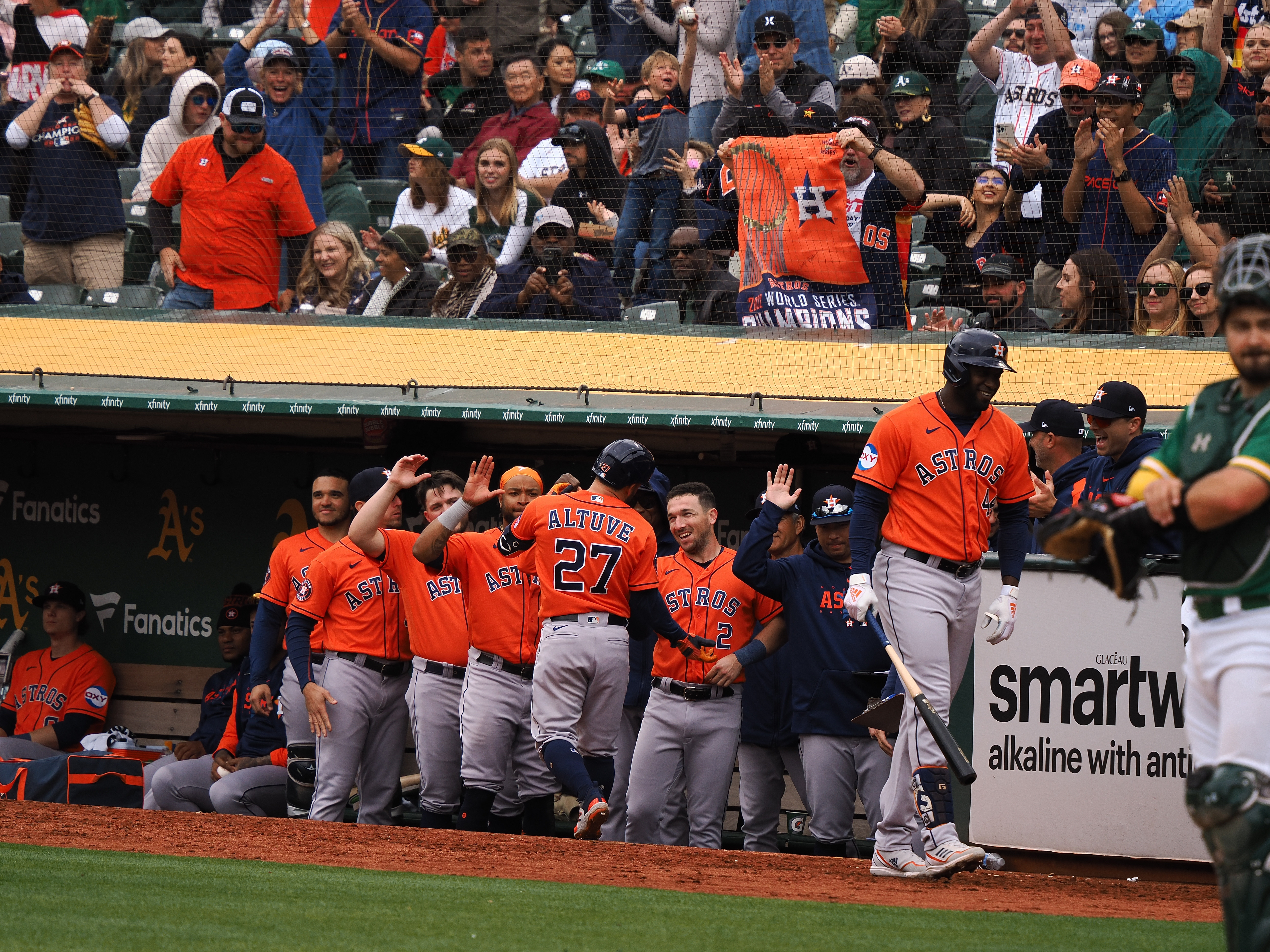 Astros sweep A's and Jose Abreu finally does it! 