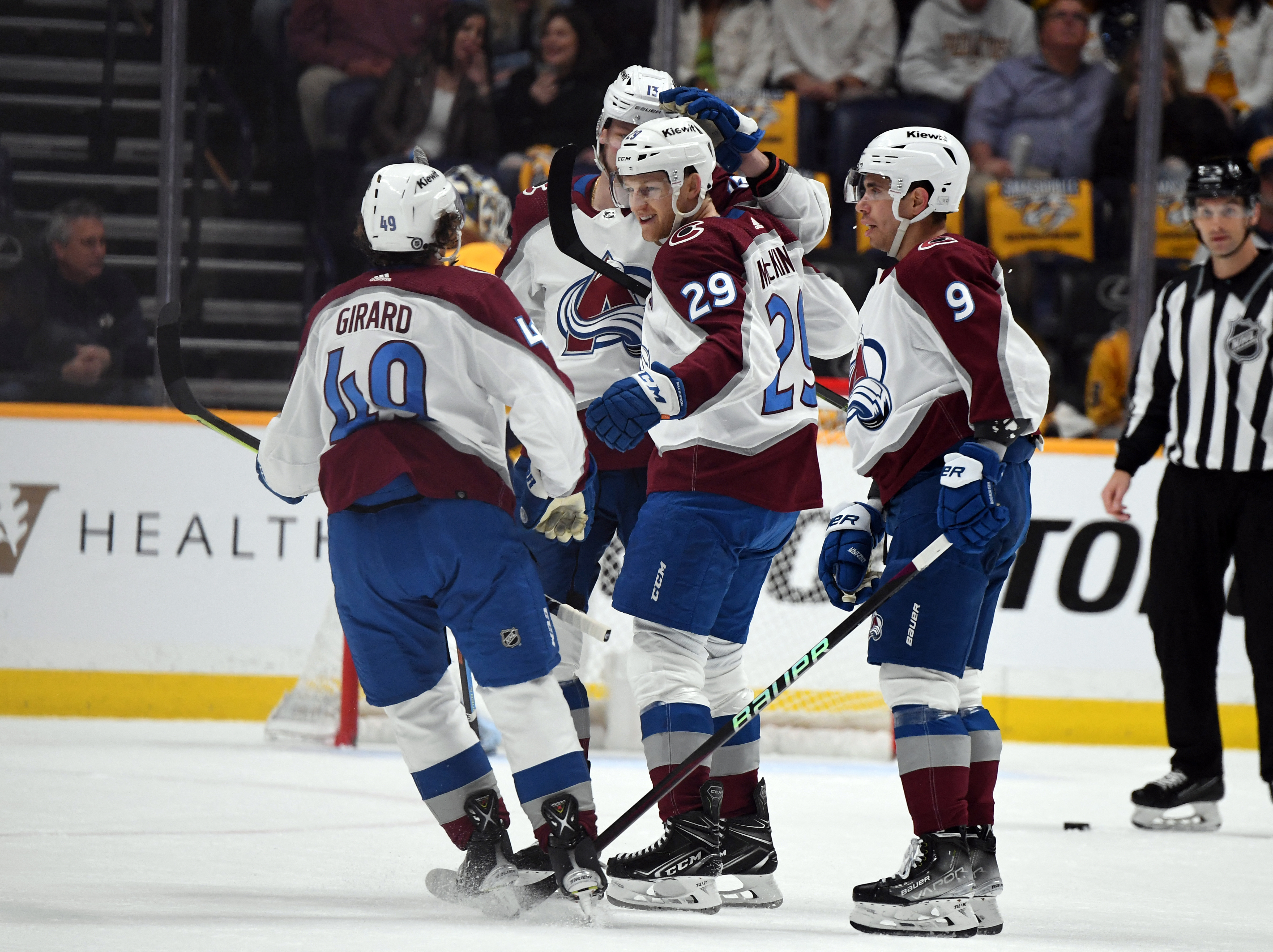 Nathan MacKinnon's hat trick lifts Avs to Central title