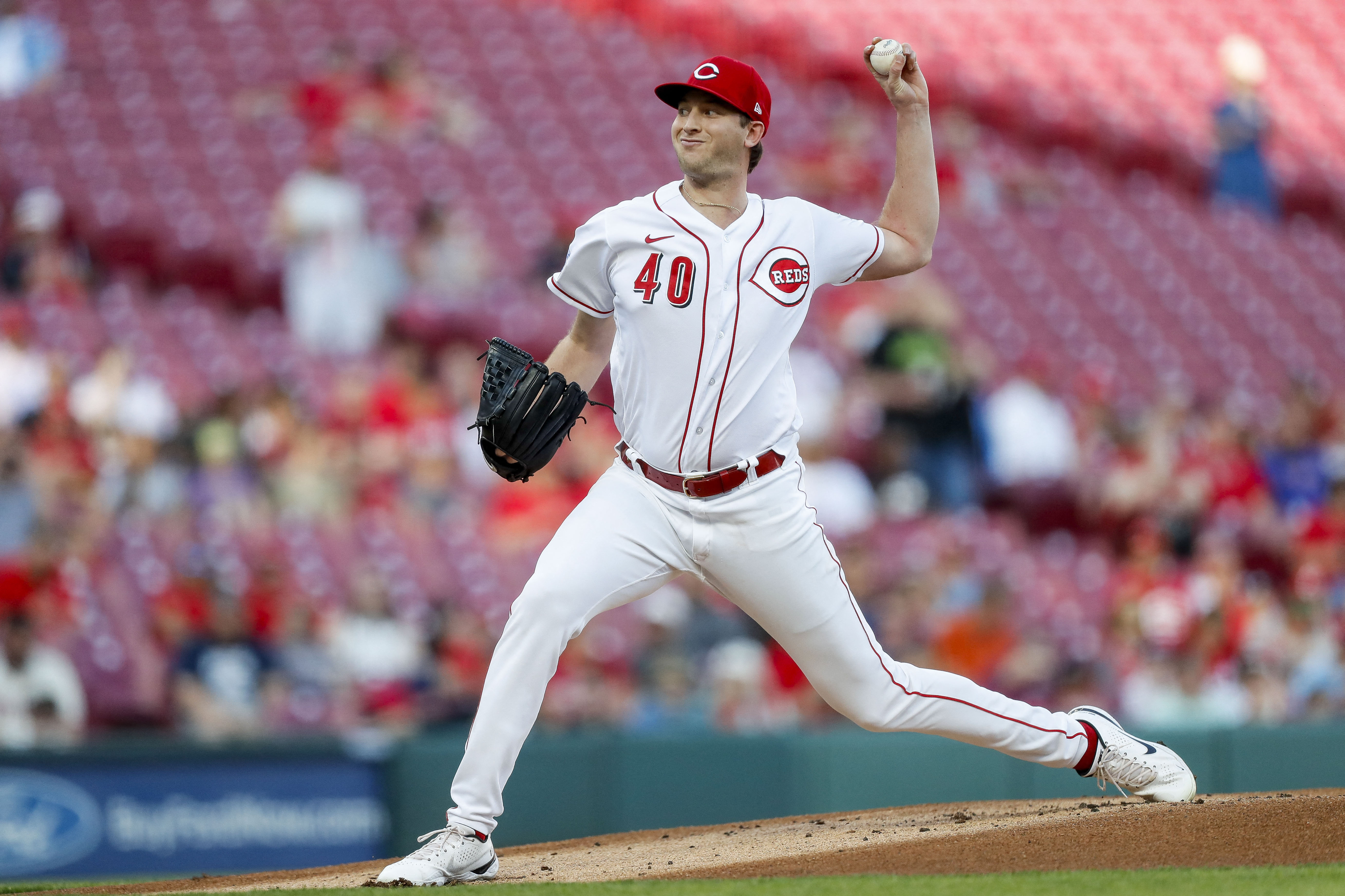 Reds deliver timely hitting to down Phillies
