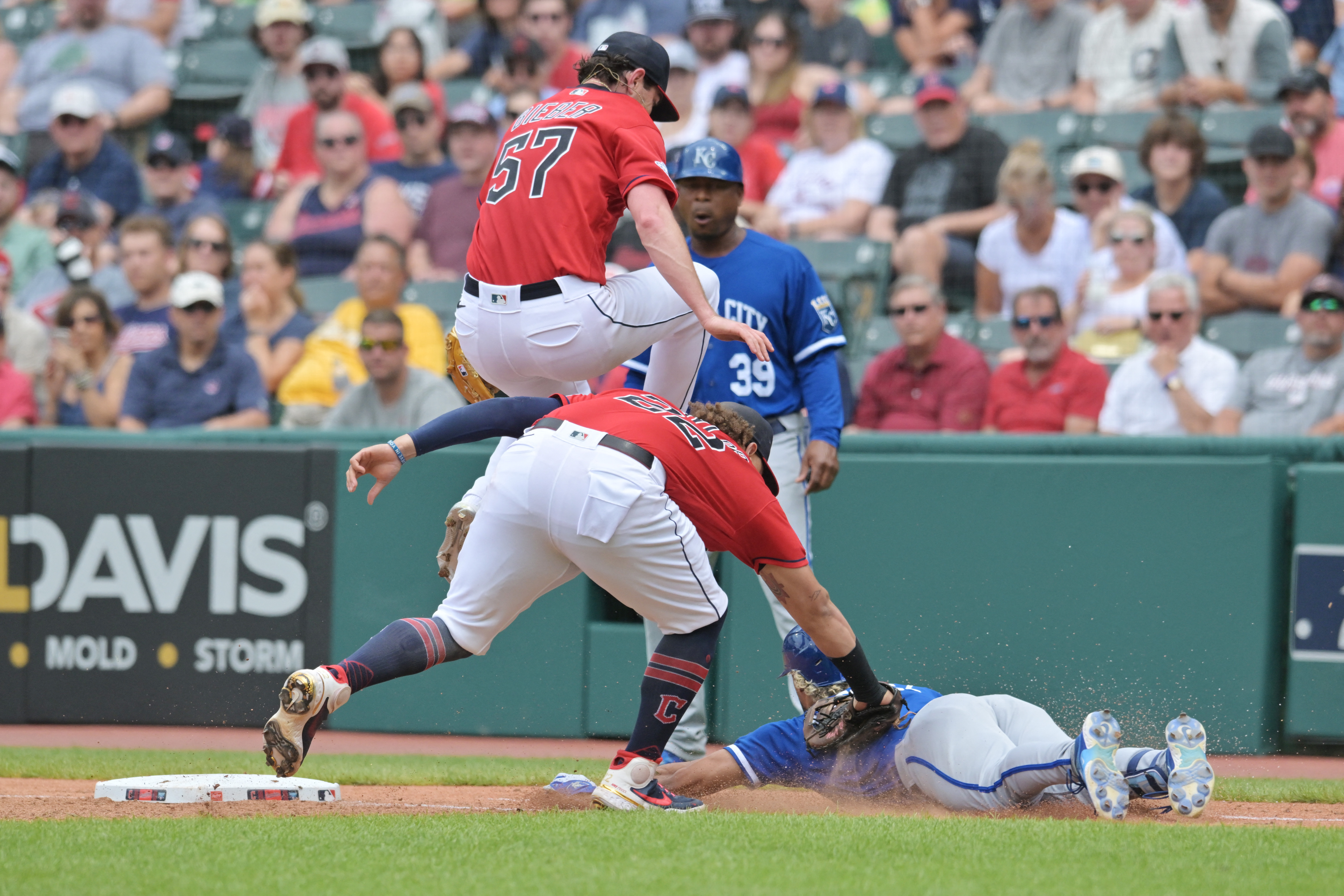 Ryan Yarbrough shoves, Royals beat Guardians to avoid sweep