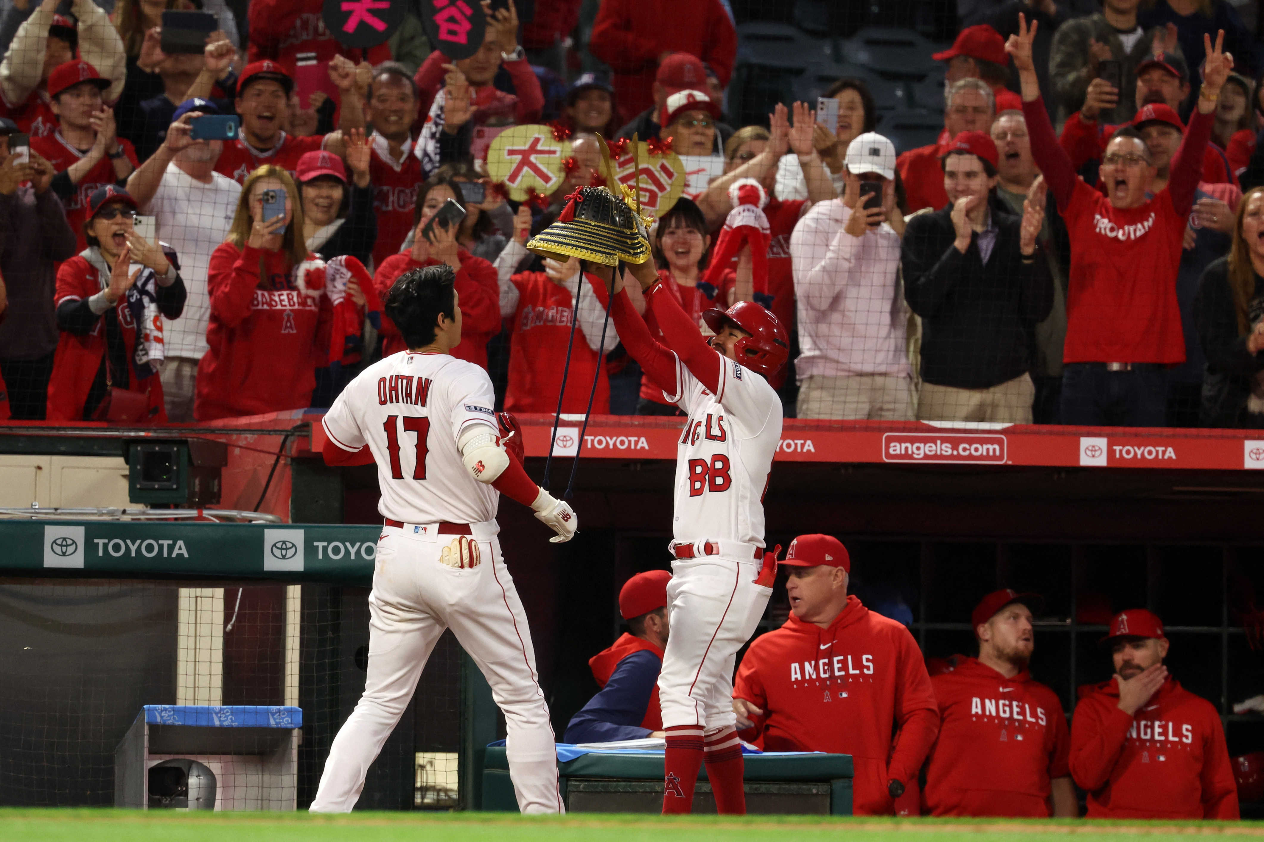 Angels combine to no-hit Mariners