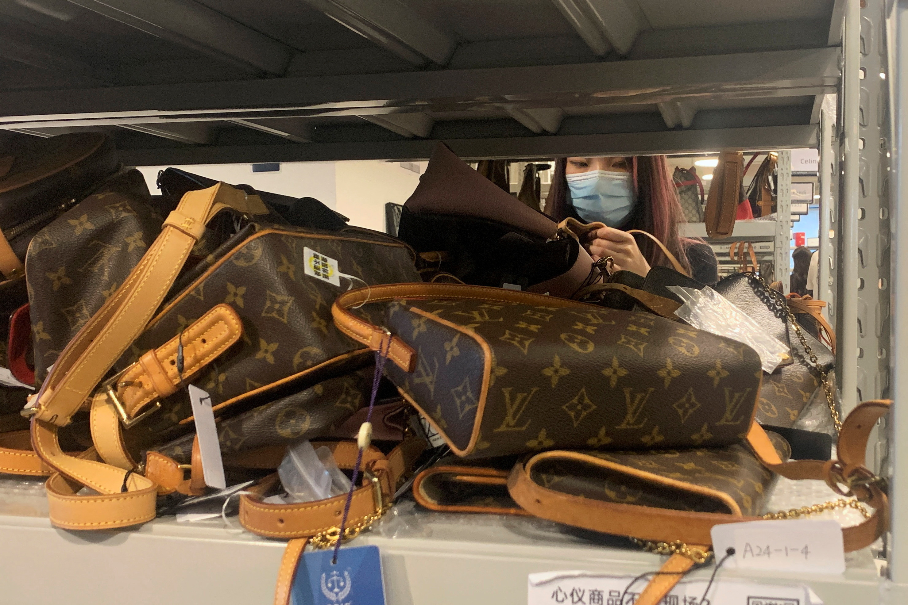 selling second hand louis vuitton bags