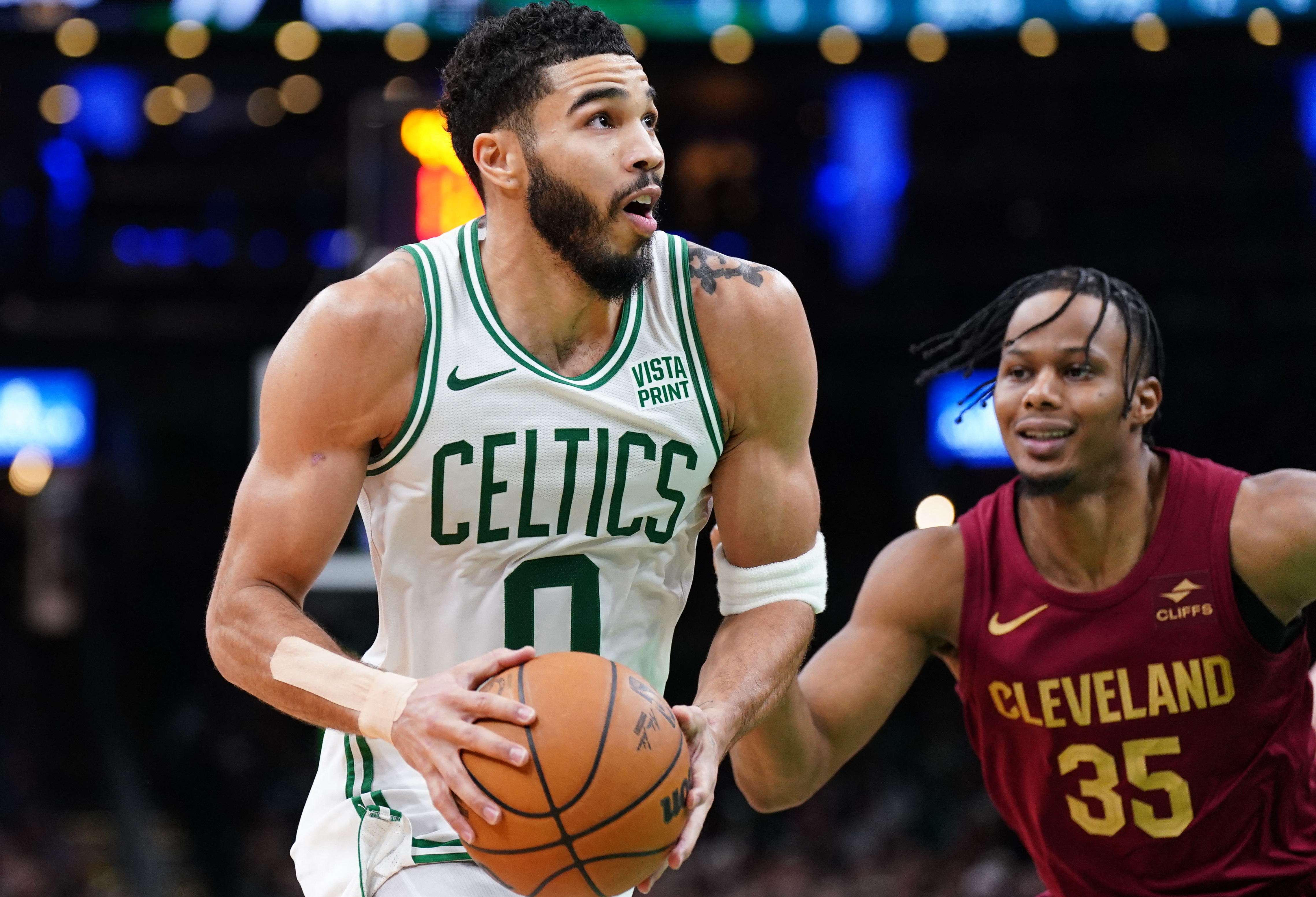 Celtics sink Cavs, improve to 11-0 at home