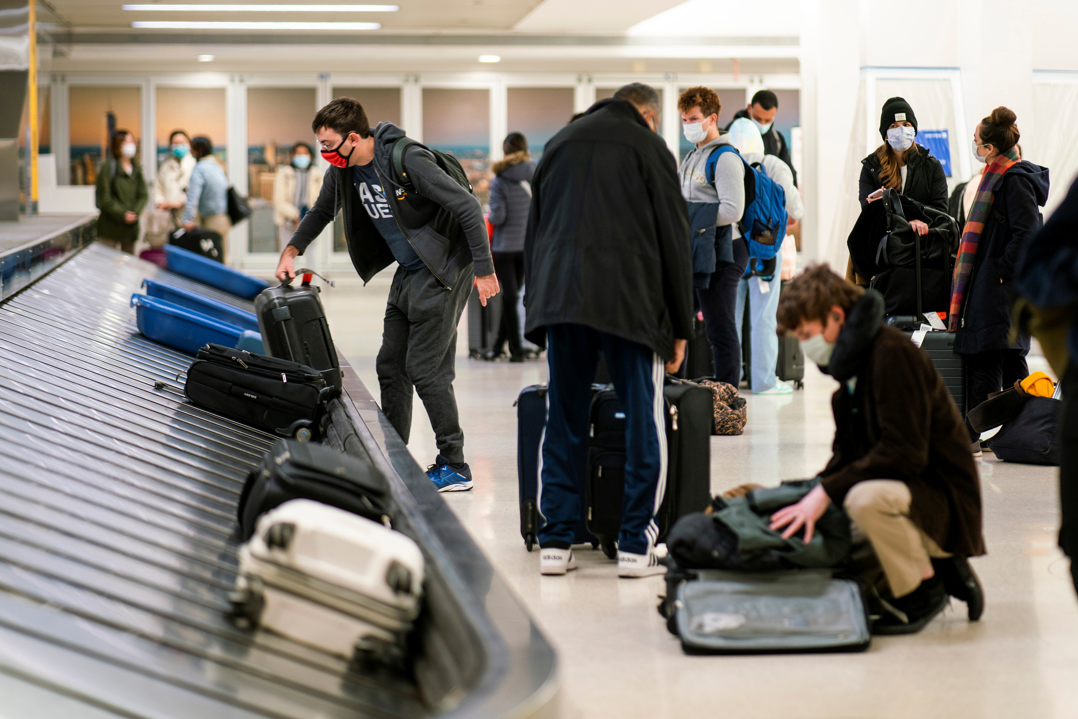 U.S. Thanksgiving Air Travel Set To Be Busiest Since Pandemic Began ...