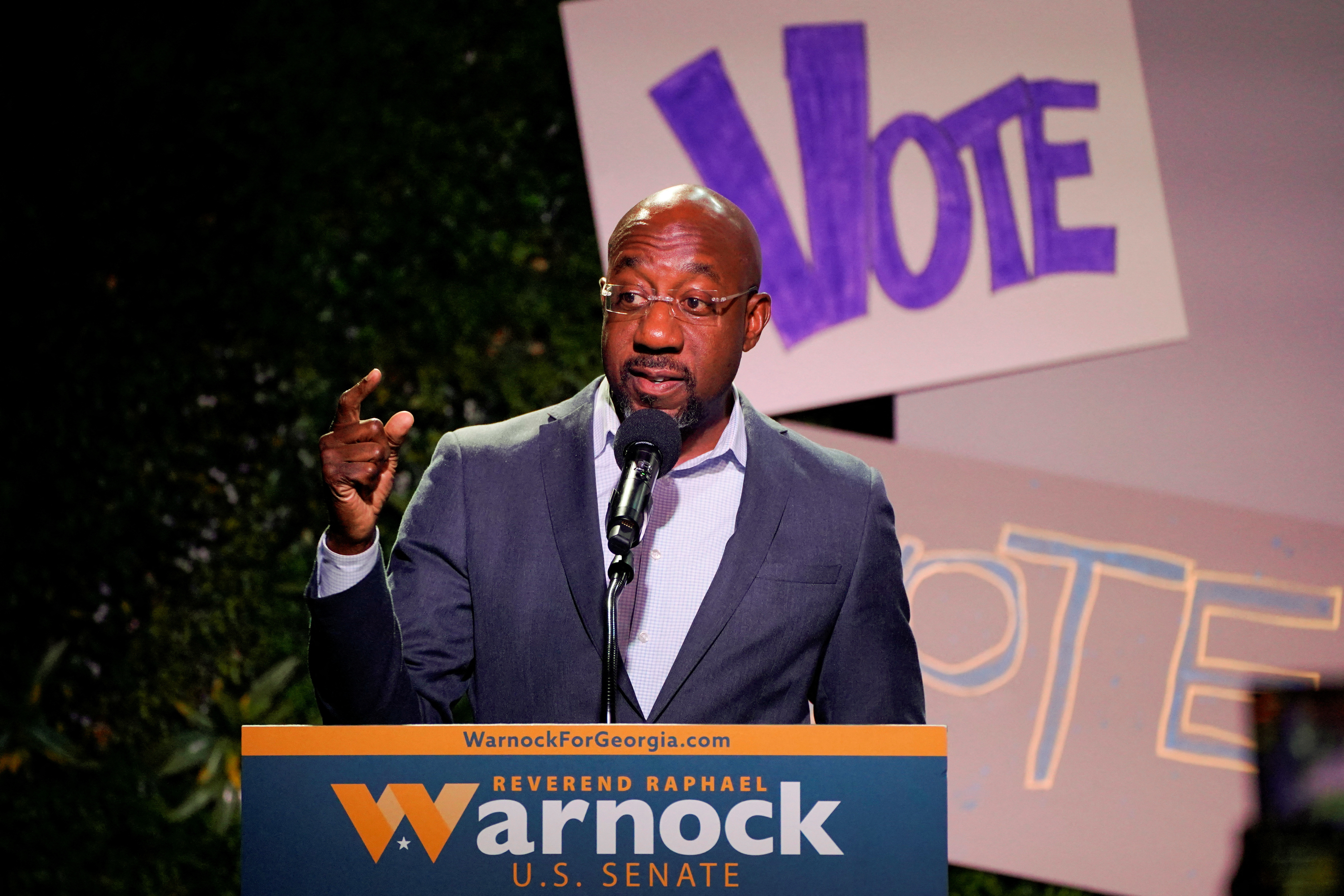 Reverend Raphael Warnock makes final campaign stop in Georgia for U.S. midterms runoff election