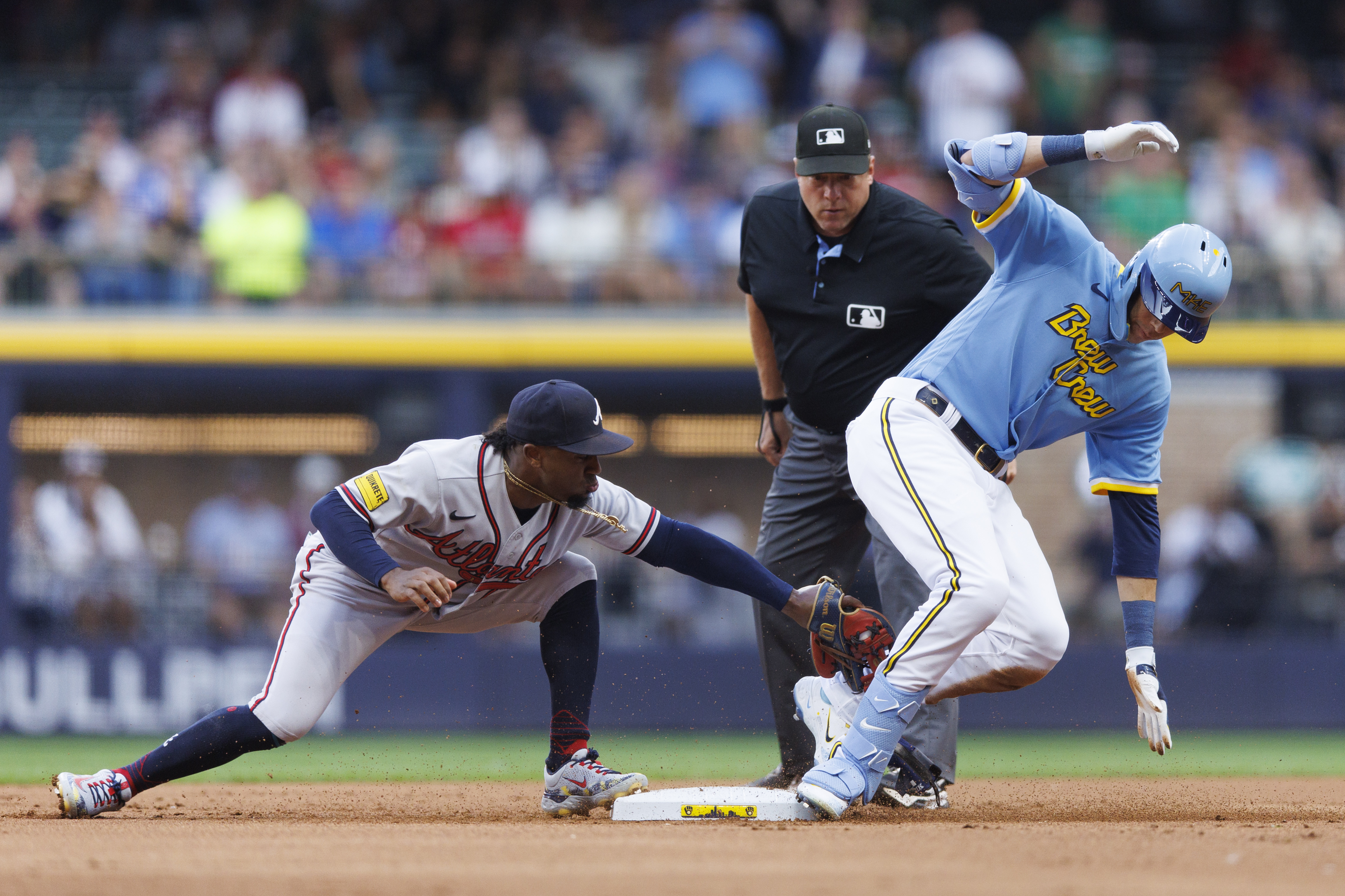 Home runs help Braves defeat Brewers