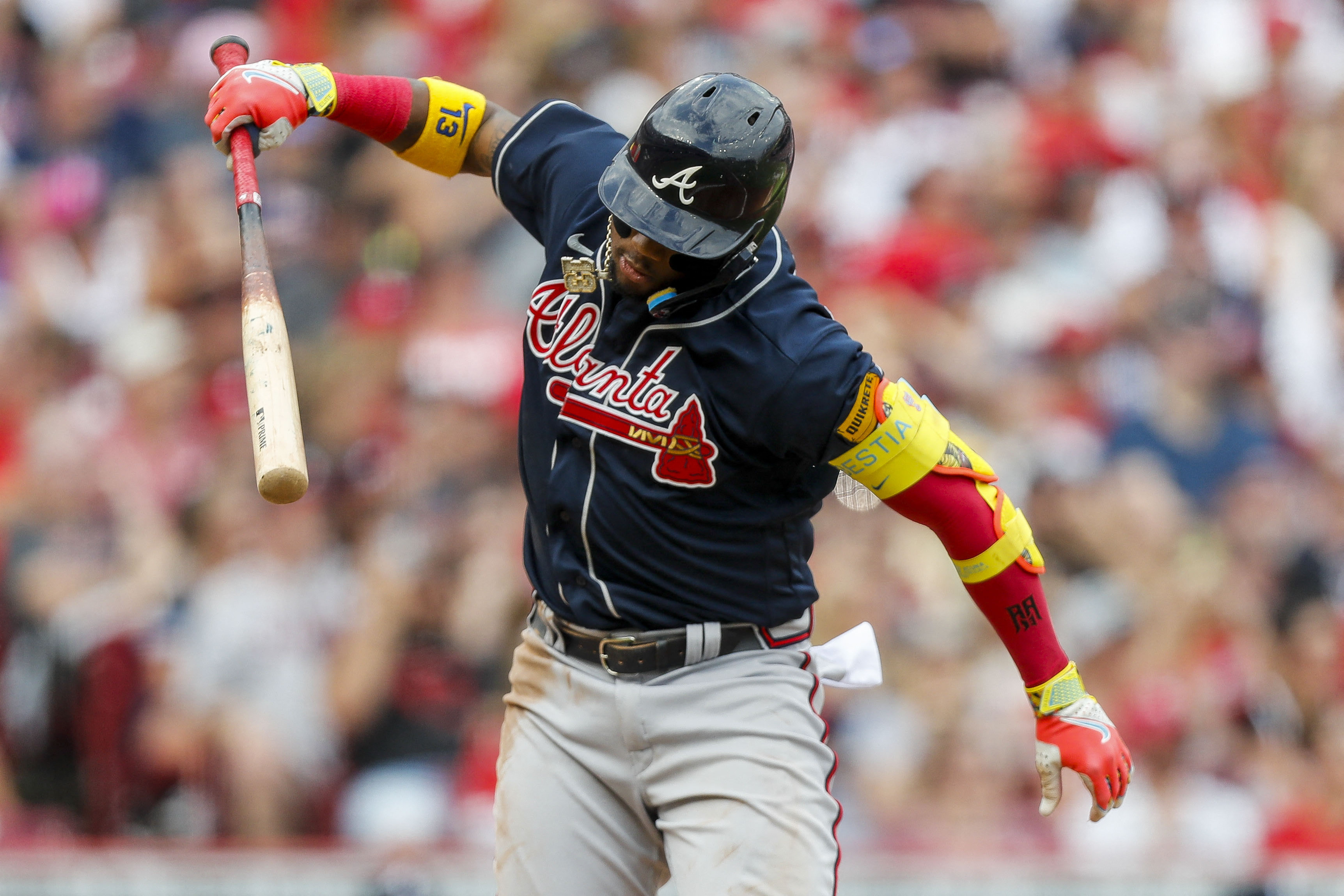 Braves end Reds' winning streak by belting 4 home runs