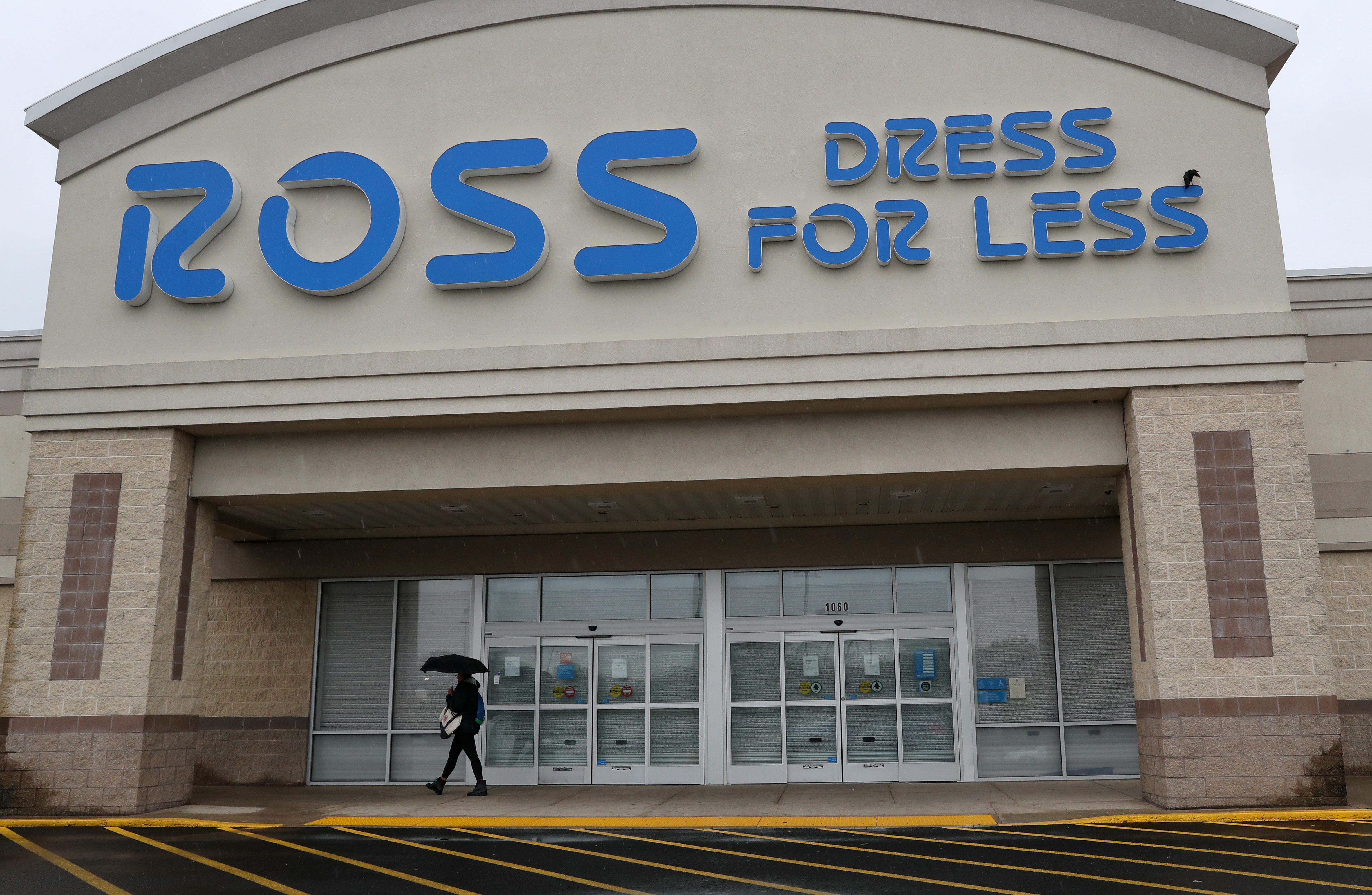 Ross Stores lifts annual profit view on cooling freight, robust