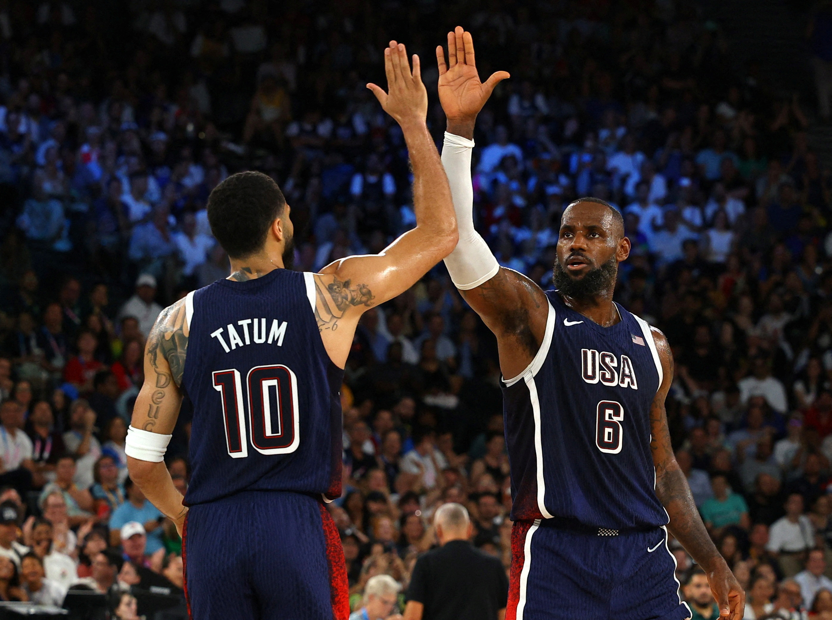 Basketball-France wows while US dazzles on way to men's semi-finals ...