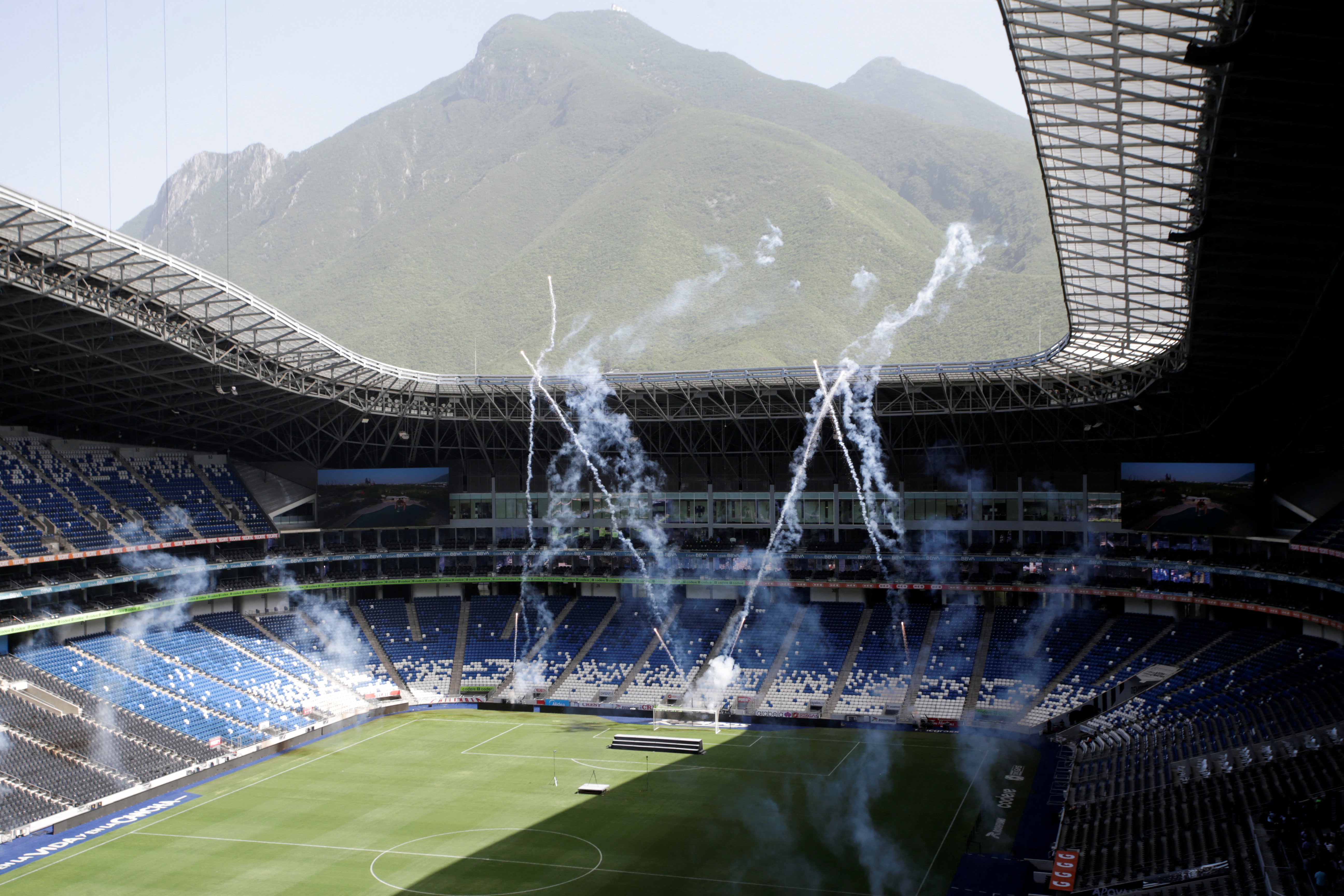 FIFA officials tour Denver — one of the strongest soccer viewing markets in  the country — in search for 2026 World Cup host cities