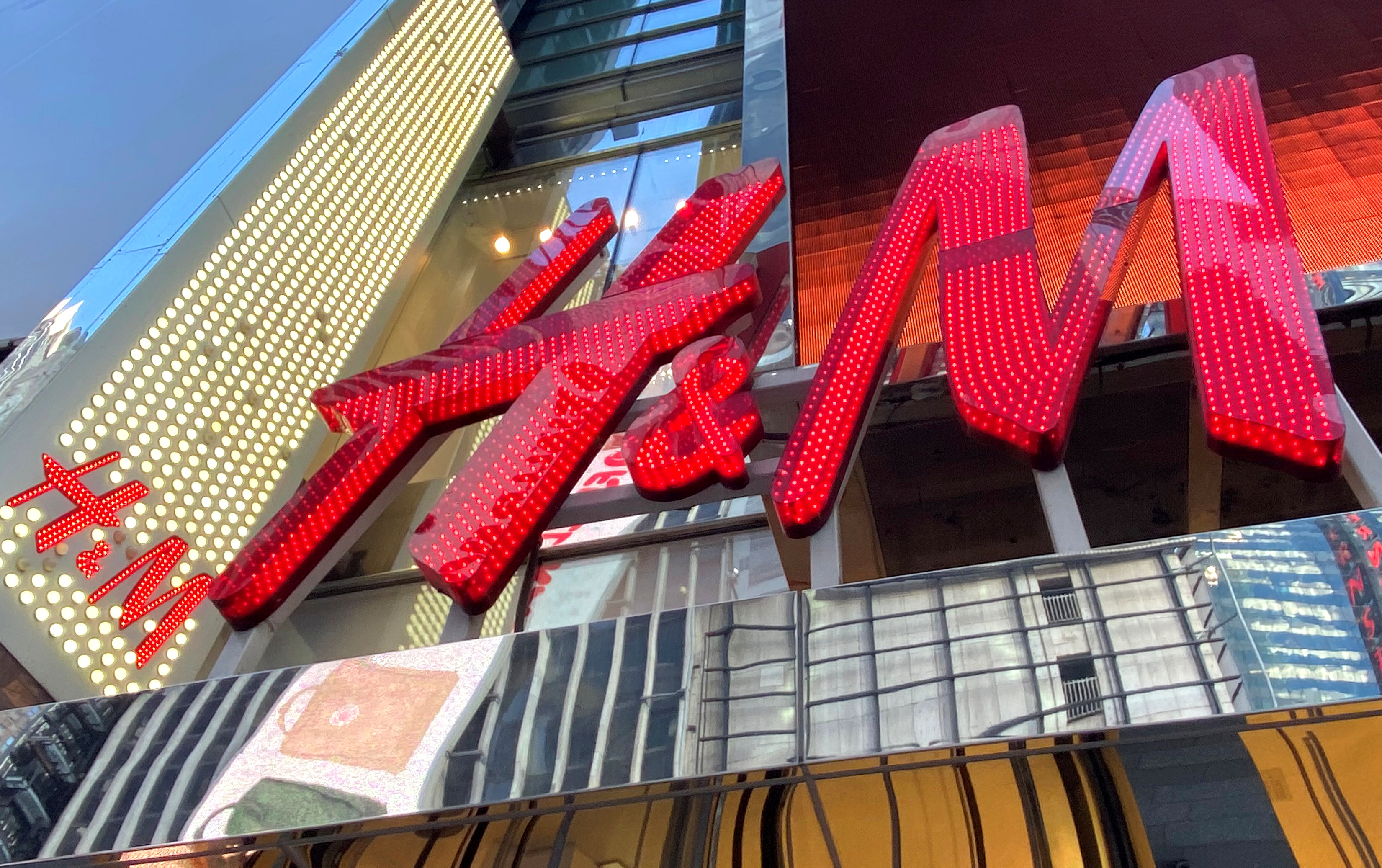 H&M to decrease store count by 40 in 2020