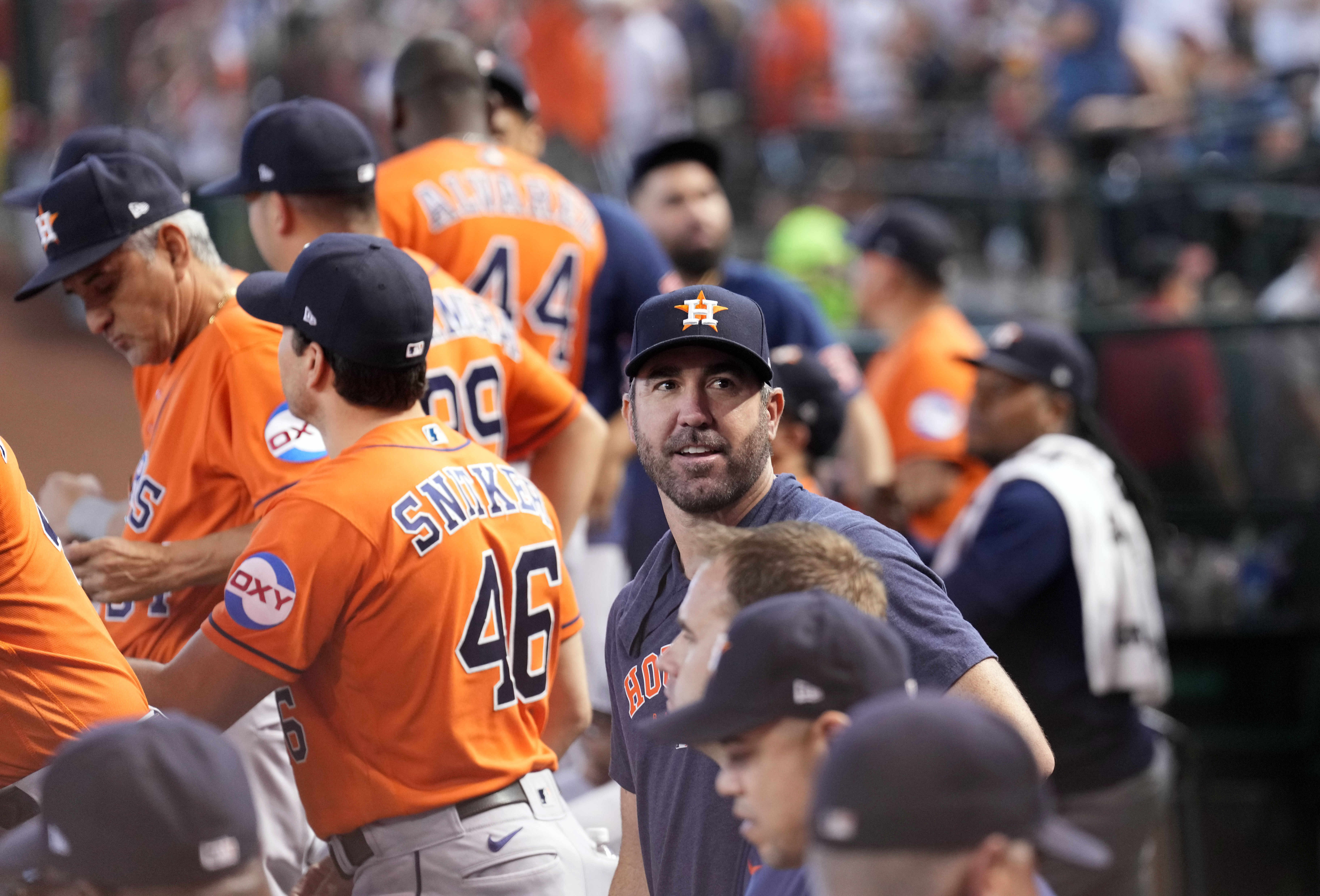 Astros sweep Diamondbacks, capture AL West title