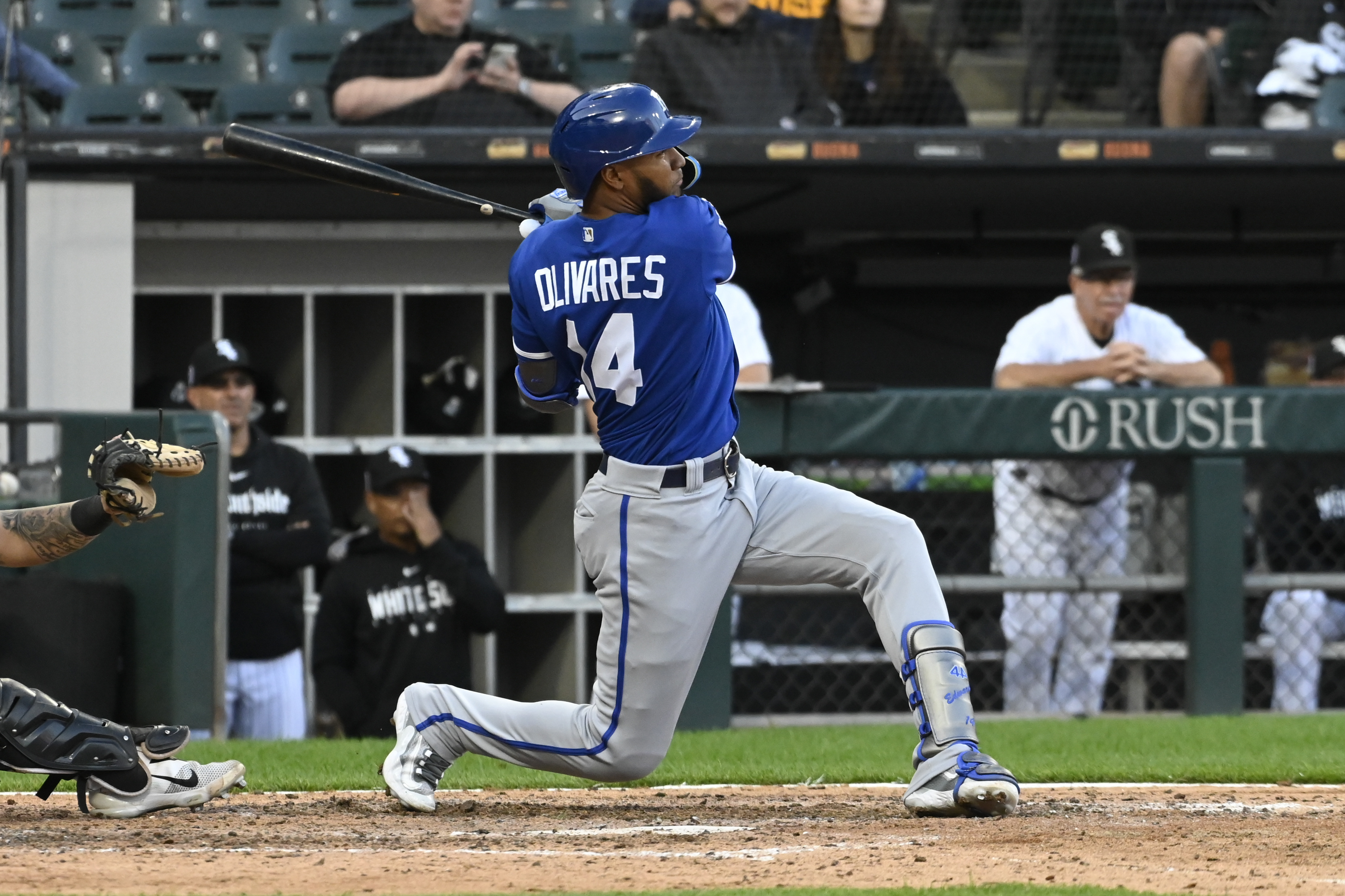 Royals blow lead, get it back to clip White Sox