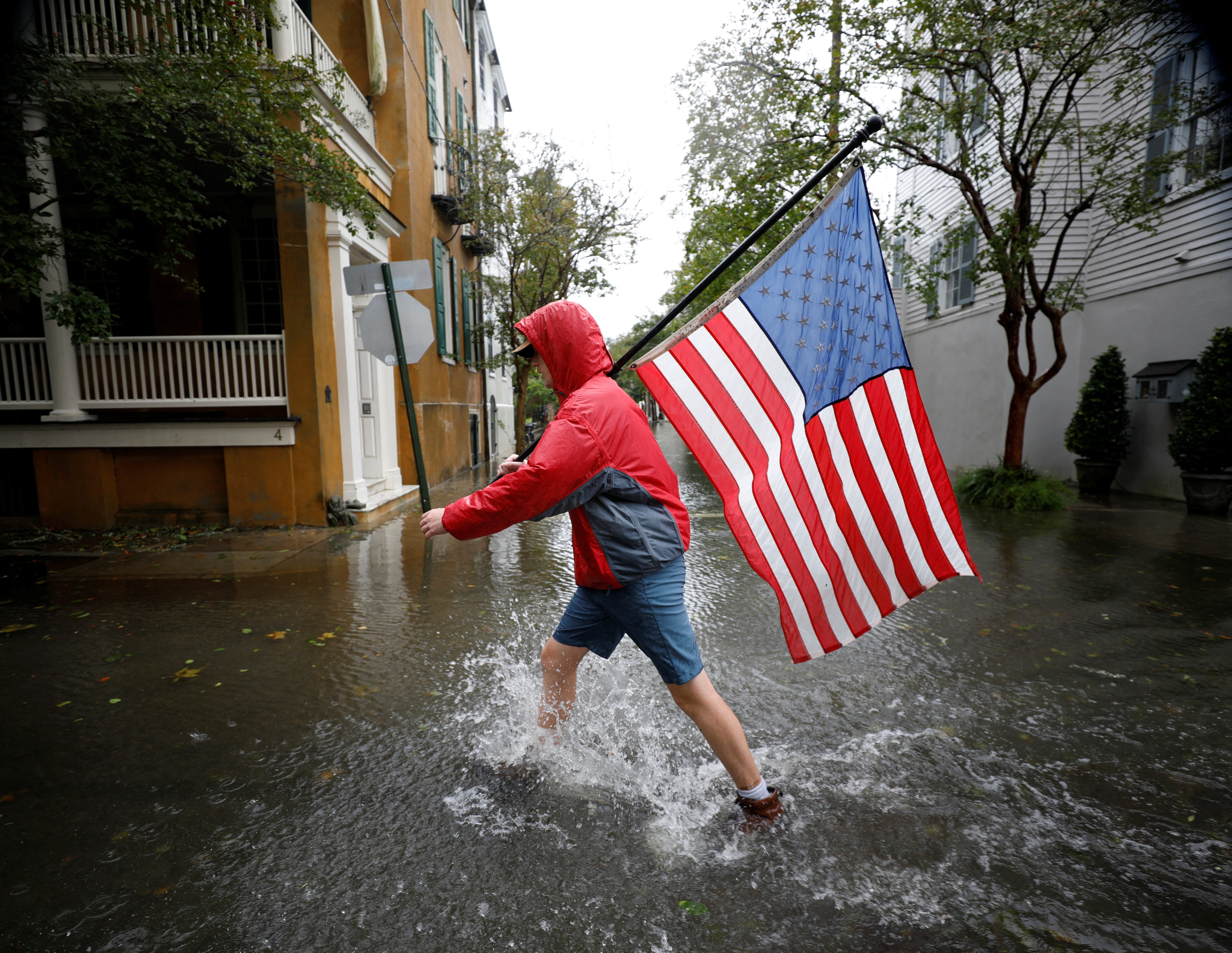 Hurricane Ian bears down on Charleston