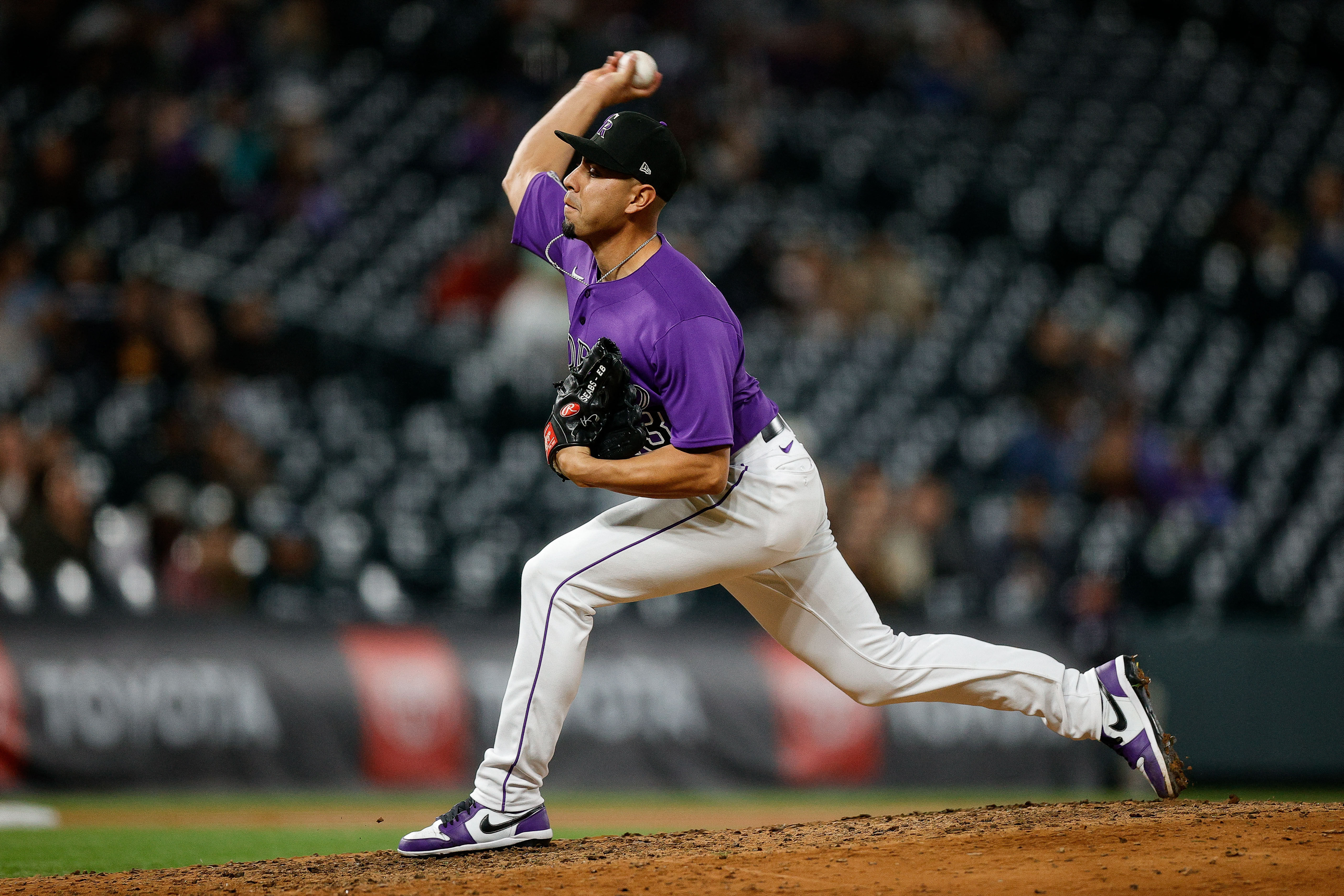 Pirates jump on Rockies early, cruise to 14-3 rout