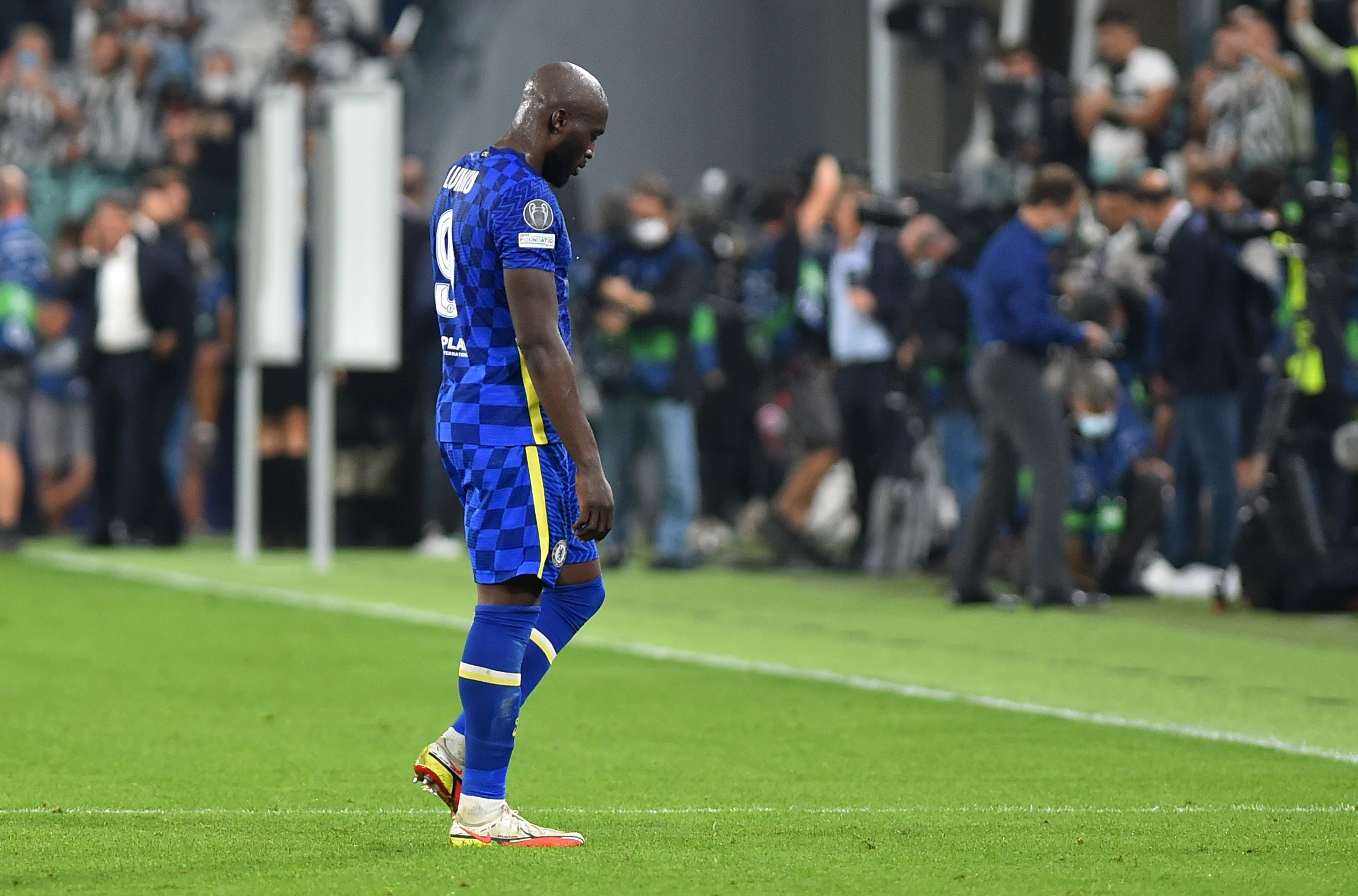 Soccer Football - Champions League - Group H - Juventus v Chelsea - Allianz Stadium, Turin, Italy - September 29, 2021 Chelsea's Romelu Lukaku looks dejected after the match REUTERS/Massimo Pinca