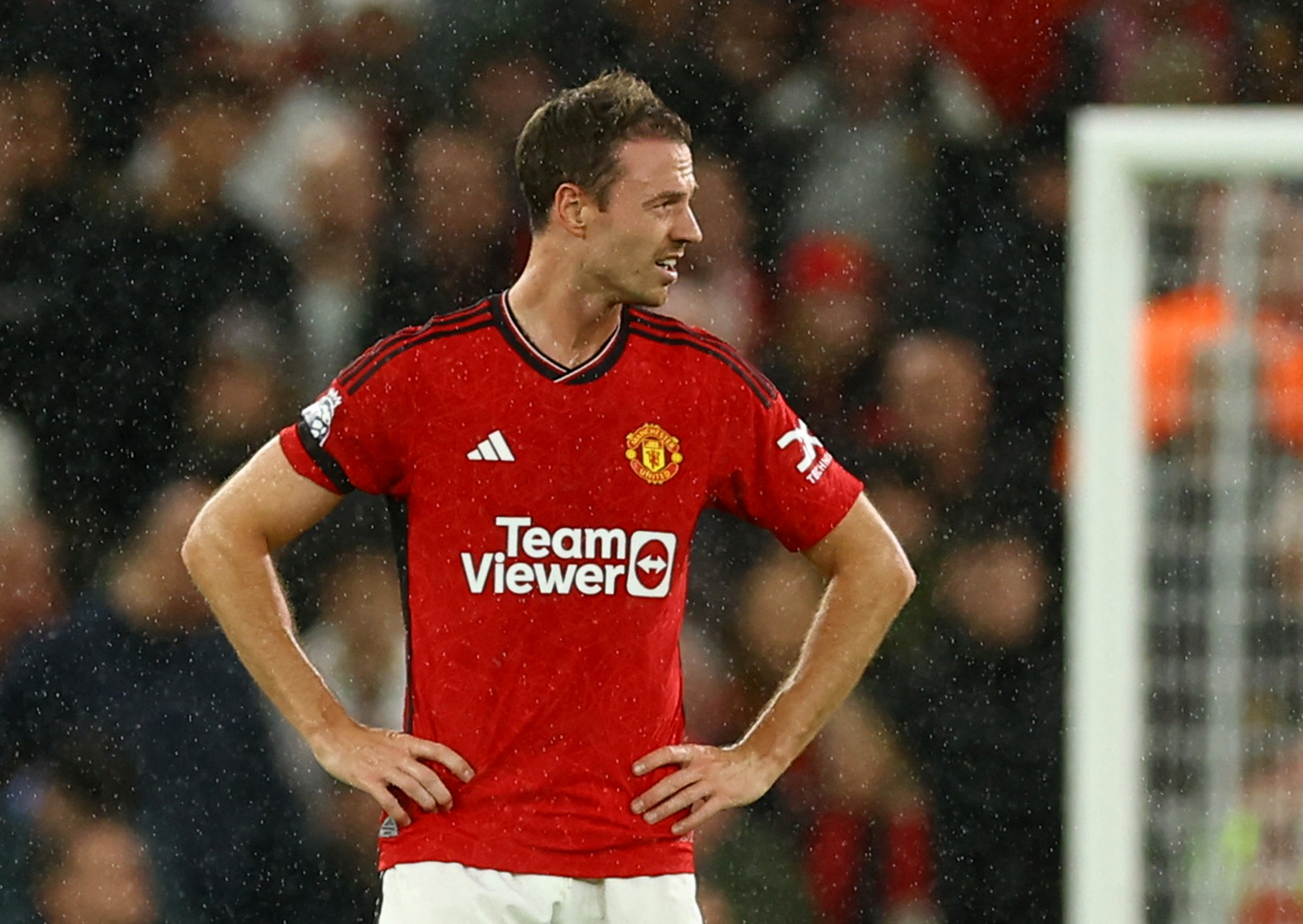 Man Utd's Evans out for 'next few weeks' with injury | Reuters