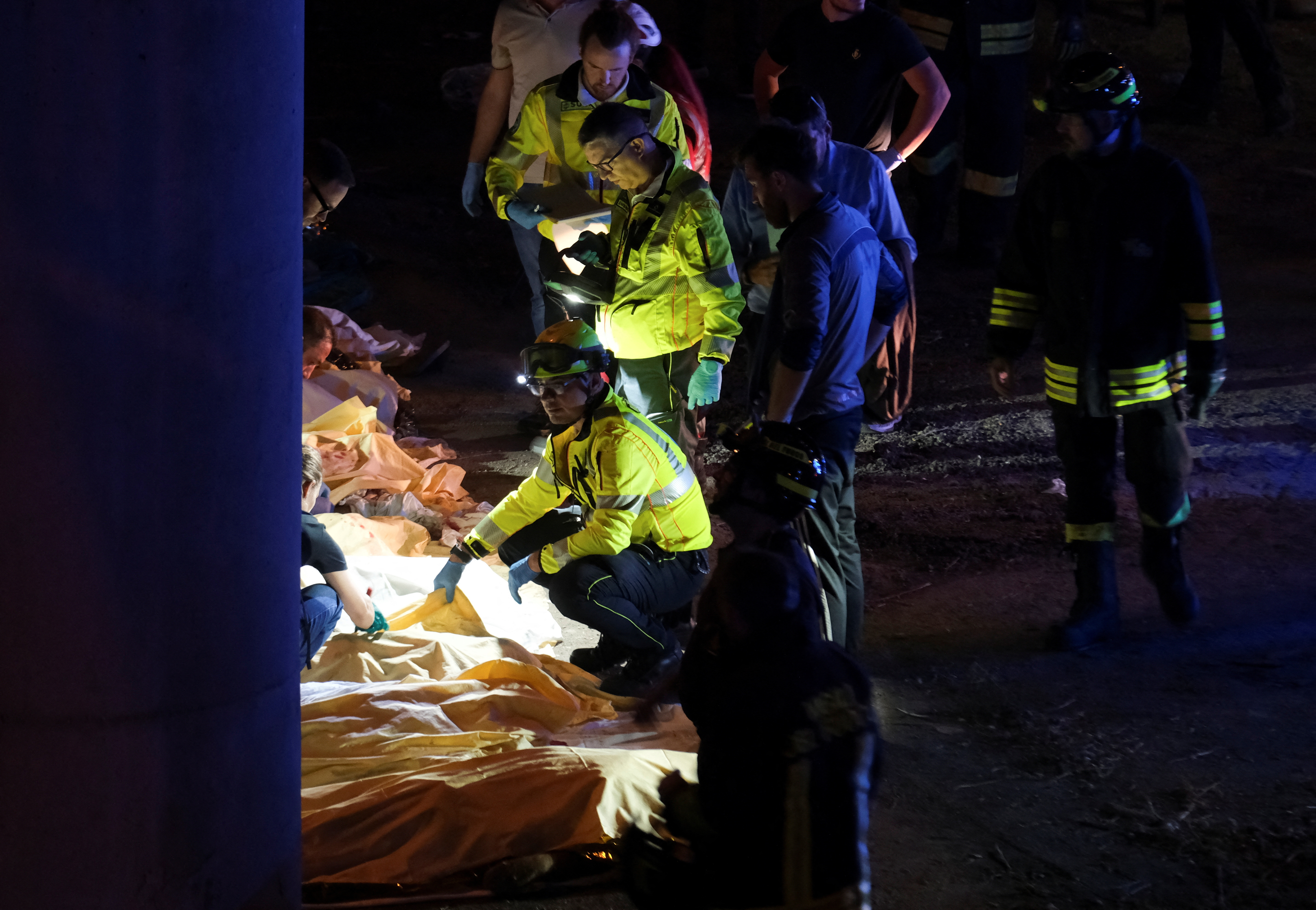 At least 21 dead after Italian bus carrying tourists falls from