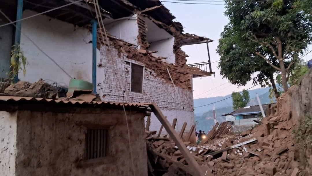 Nepal Earthquake : नेपाल में भूकंप से हाहाकार, अब तक 141 की हो चुकी हैं मौत, भारत में भी रहा असर