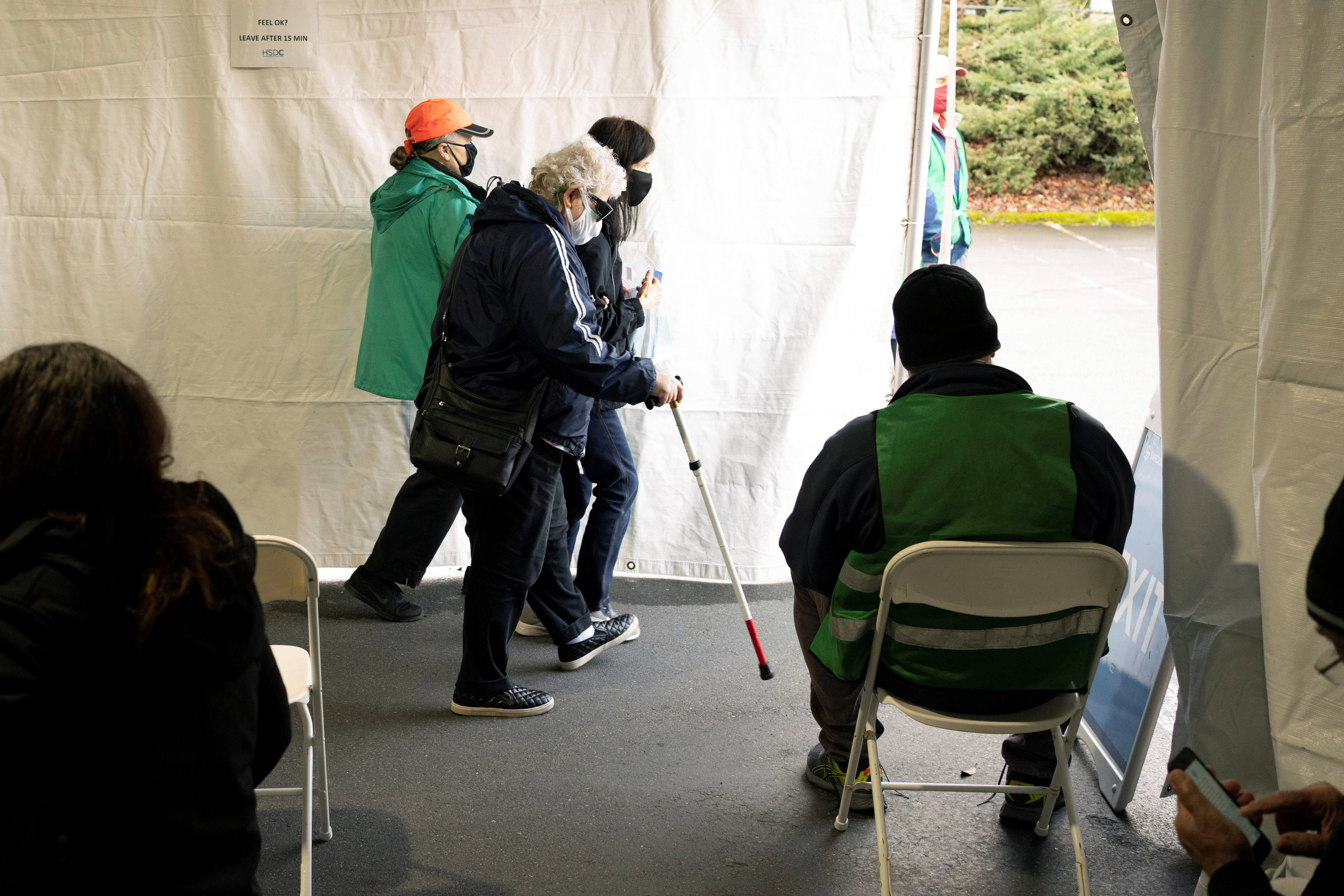 Members of the deaf and blind community are vaccinated in Seattle
