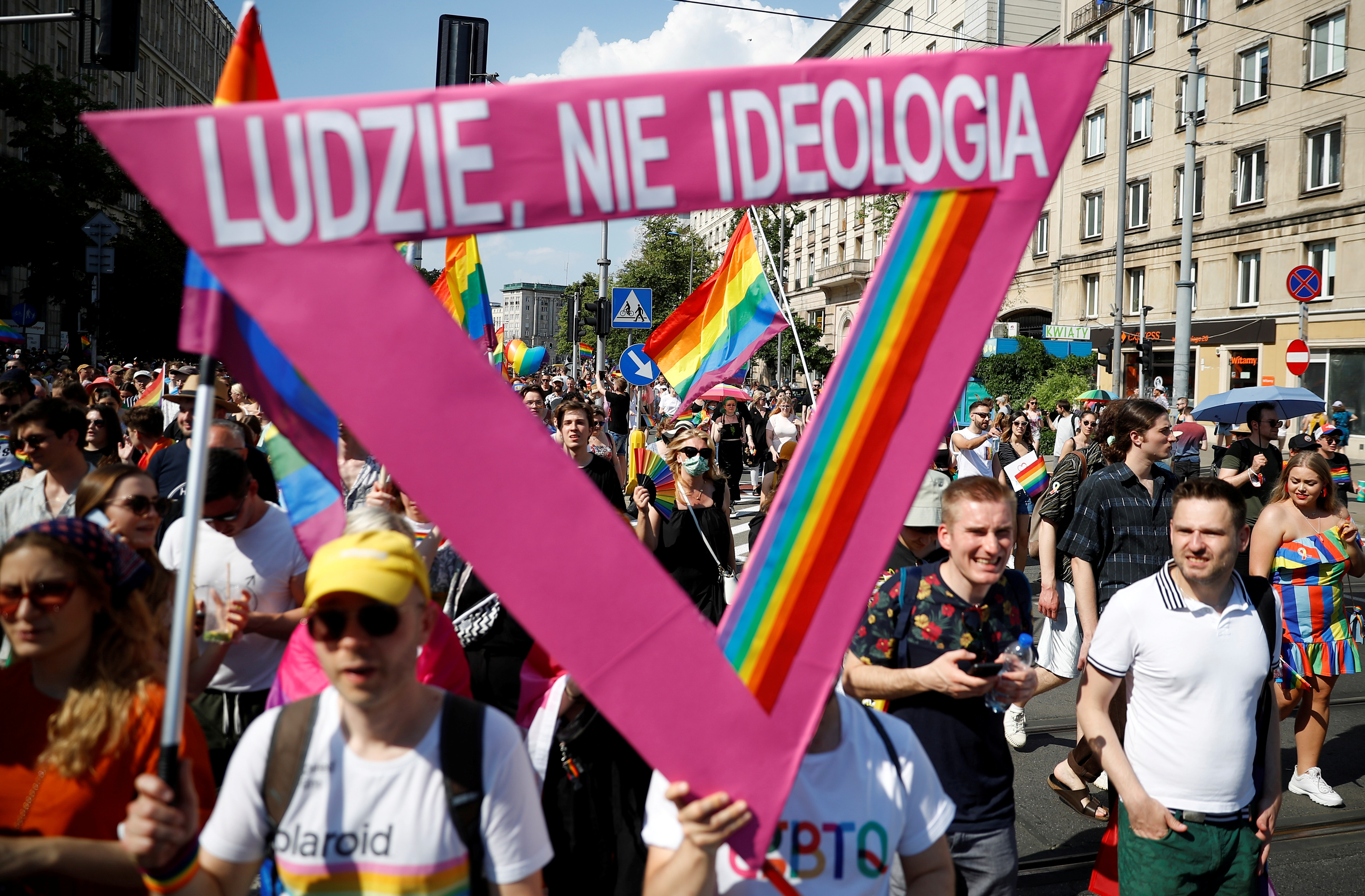 UK campaign targets Poland's 'LGBT-free zones' – DW – 04/21/2021