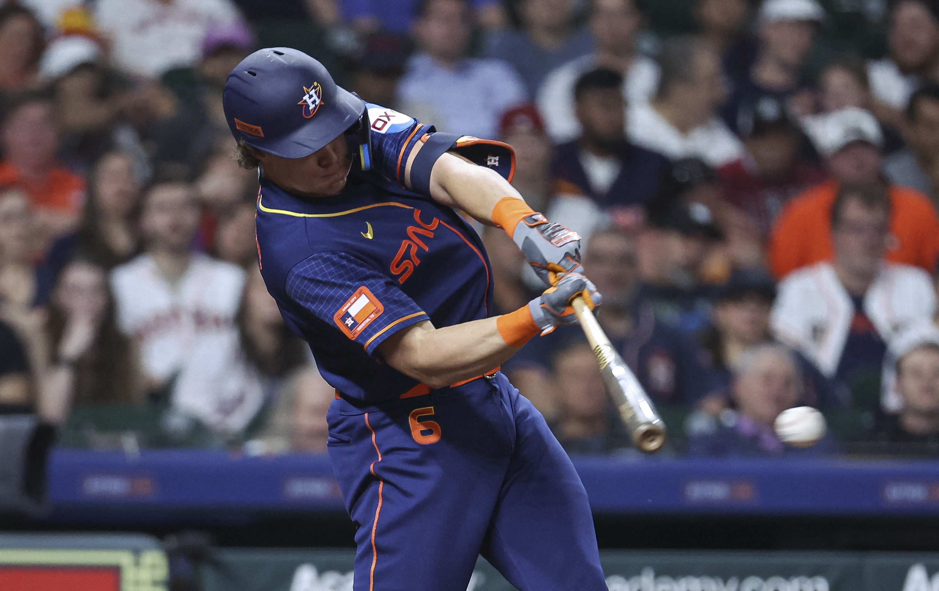 Luis Garcia exits early, but Astros still handle Giants