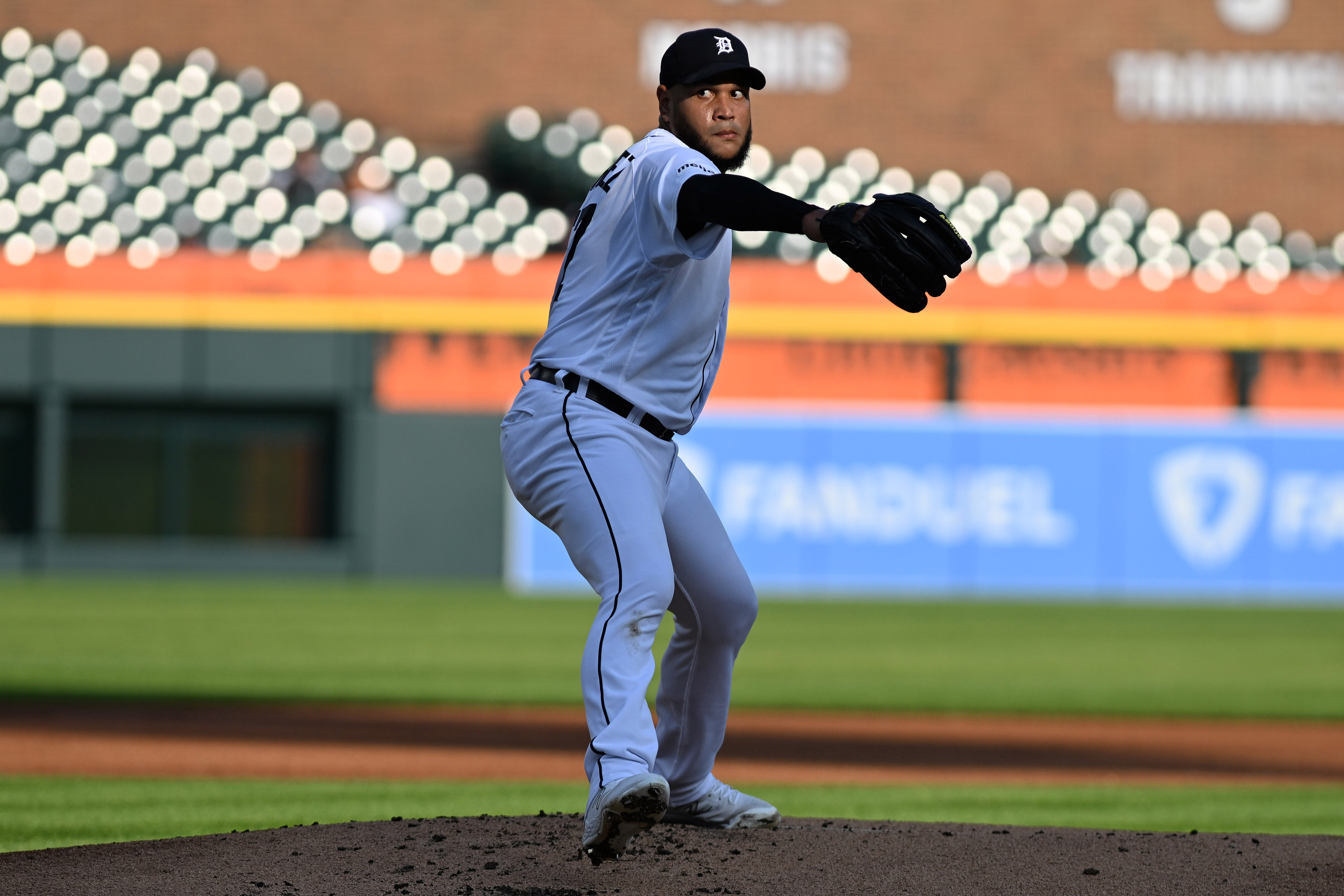 Eduardo Rodriguez strikes out 5 in win over A's