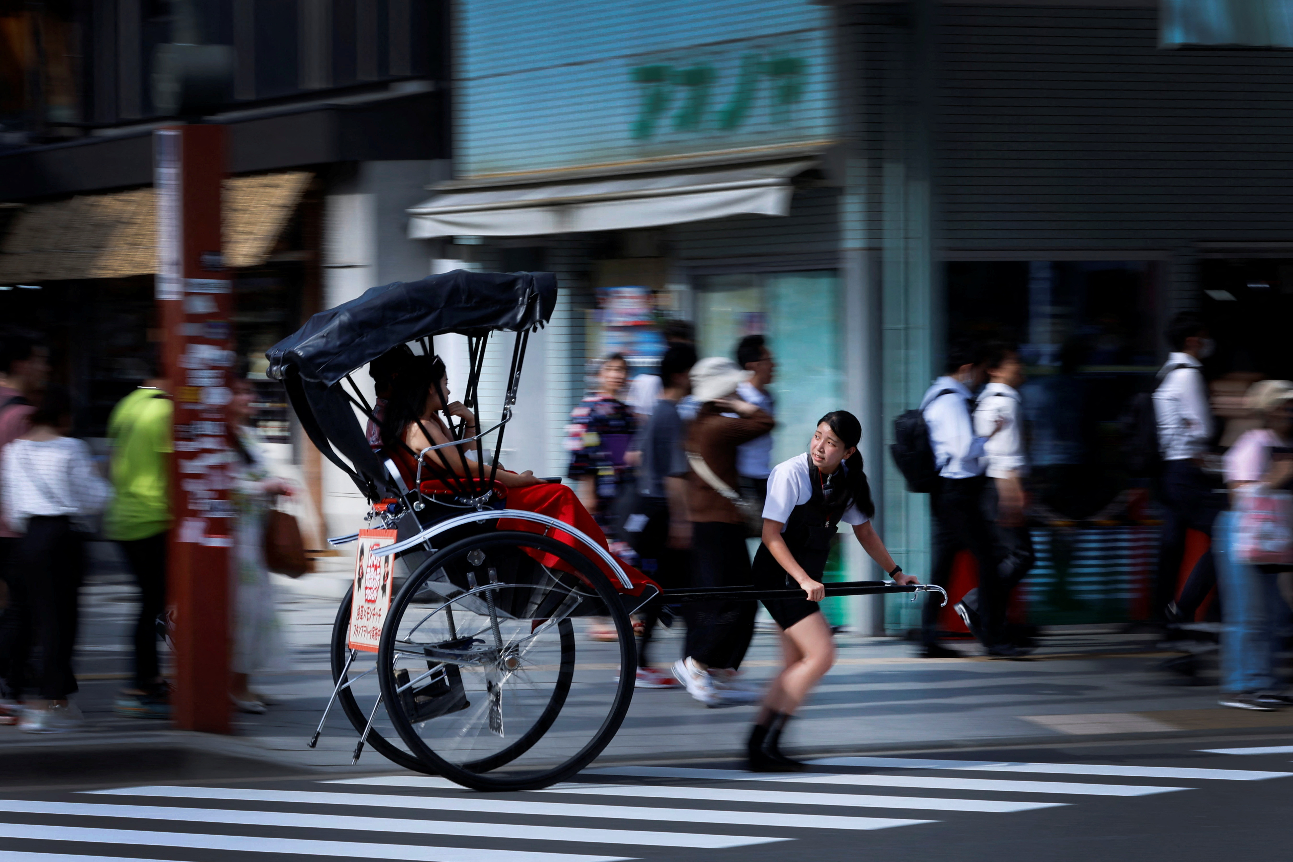 フォトログ：ＳＮＳでも魅力発信、東京走る人力車の「女性車夫」が増加