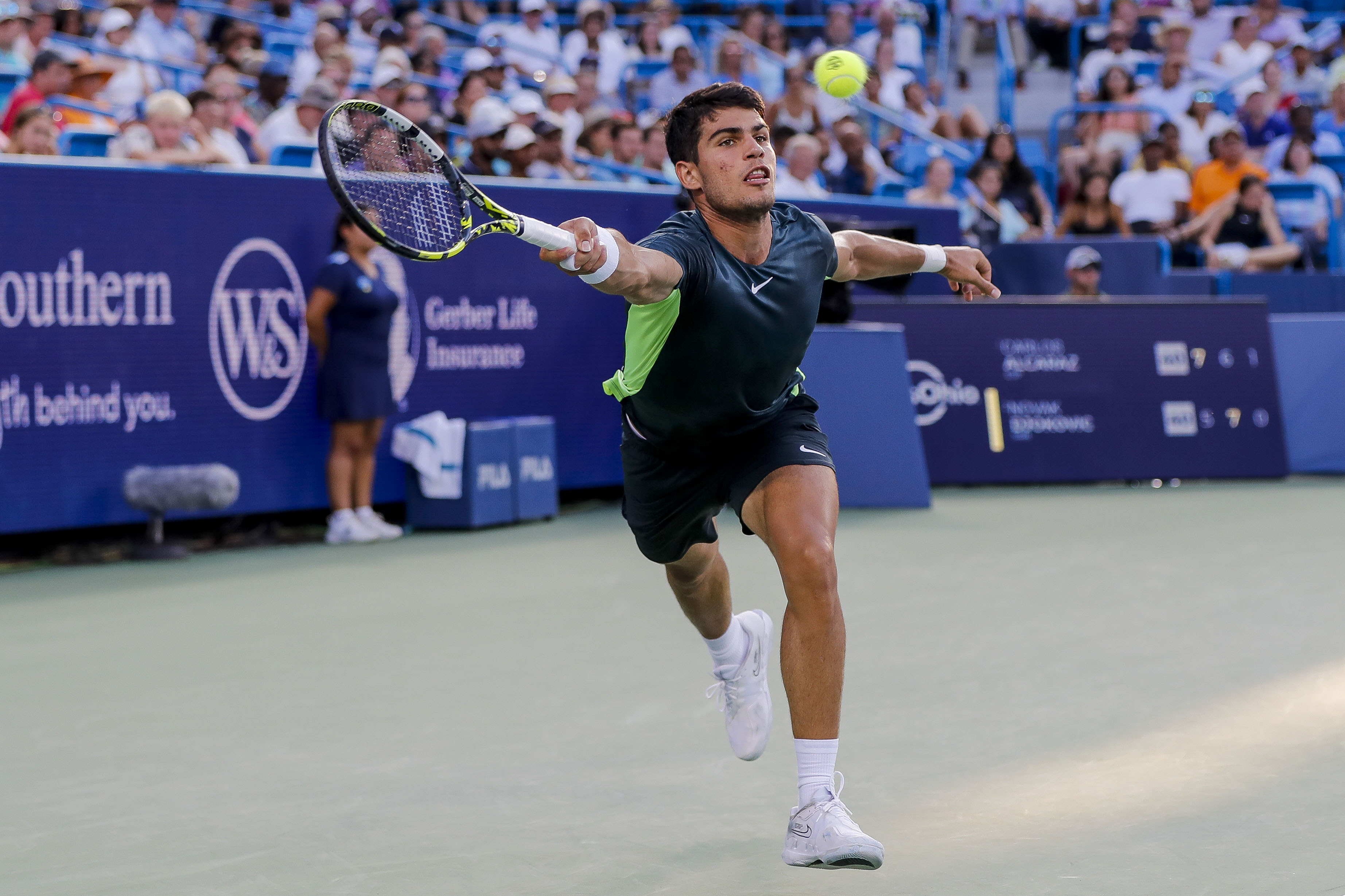 Djokovic se vinga de Alcaraz, salva match point e vence final épica em  Cincinnati