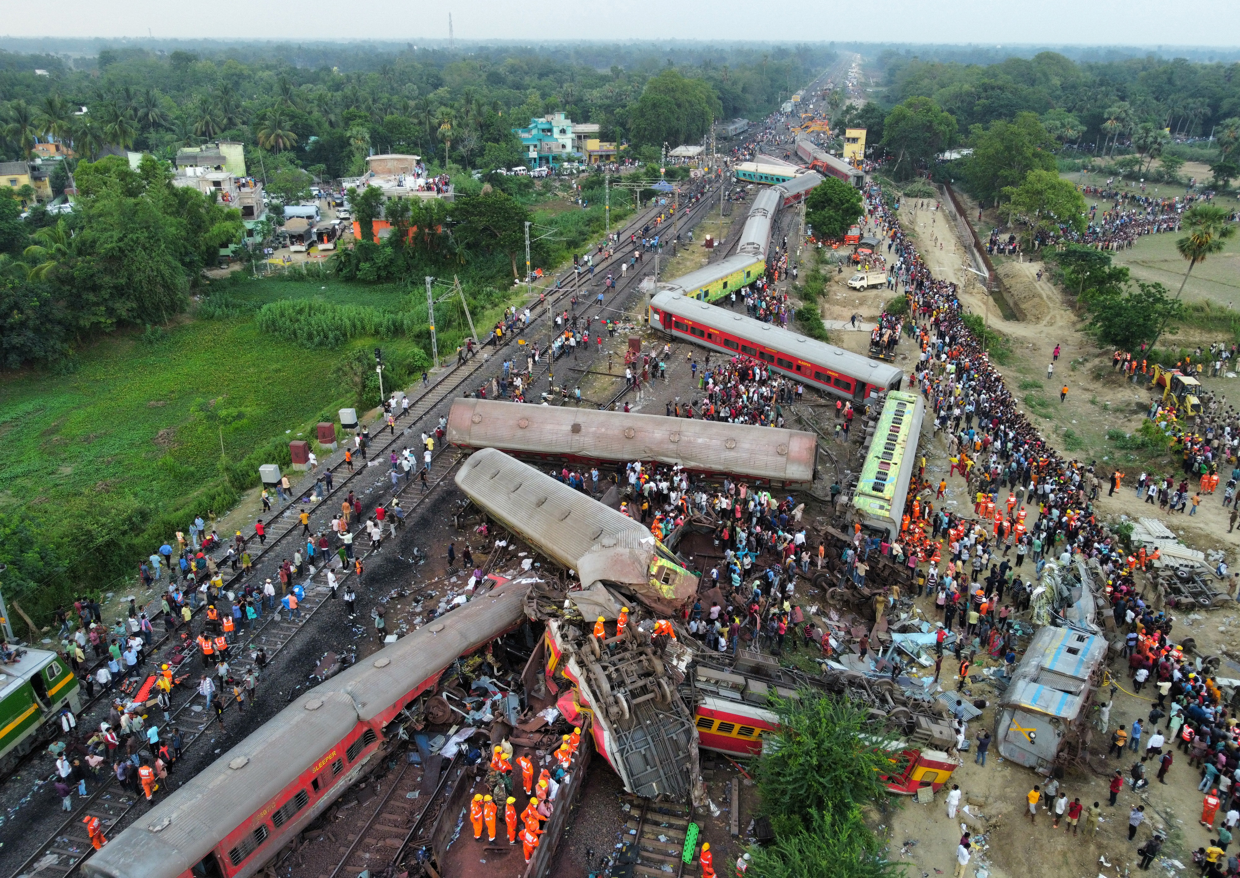 Photo d'une collision avec un autre train de passagers à proximité du district de Balasore, Inde