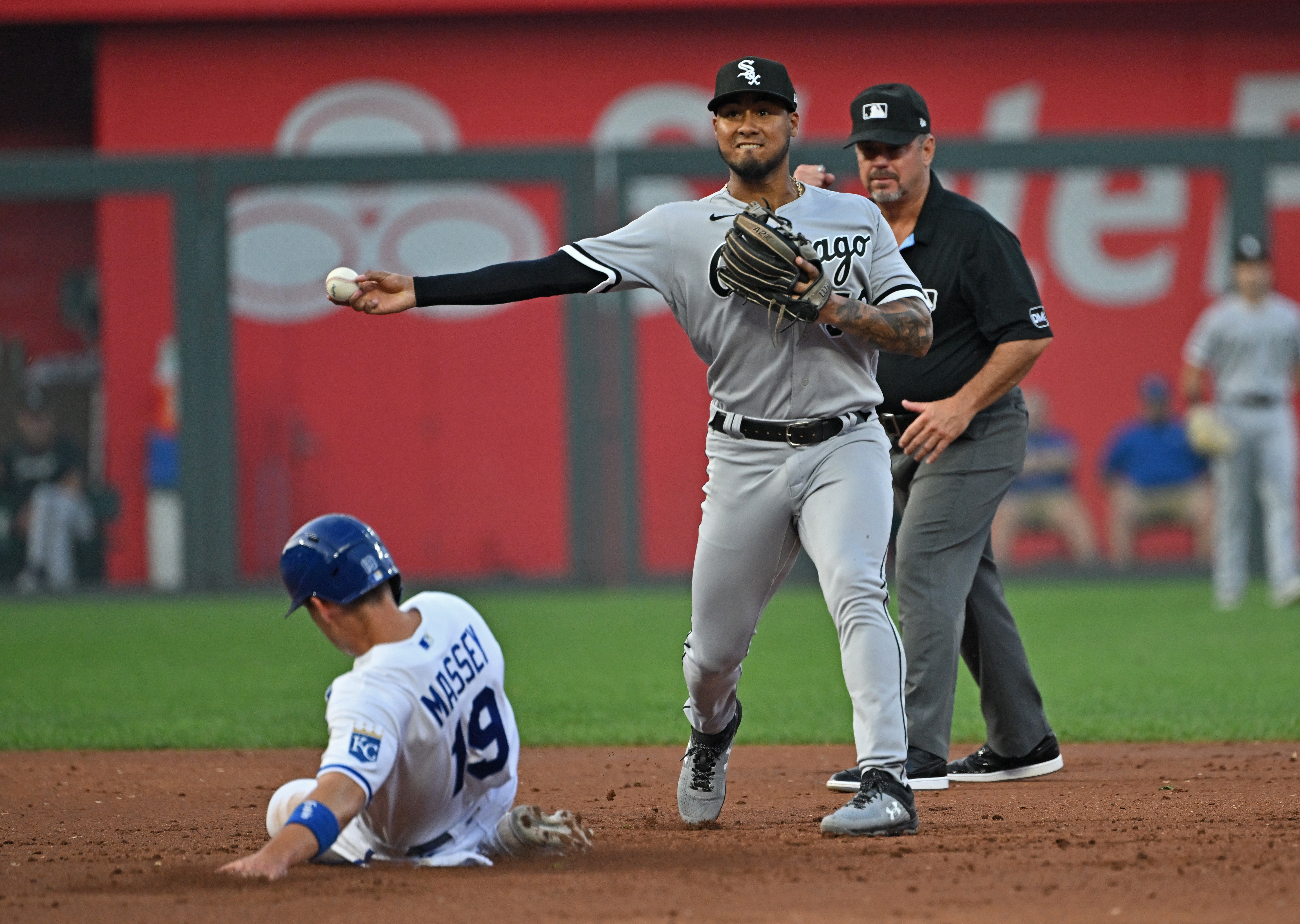 Vaughn homers as White Sox stop slide by topping Royals 7-3 - ABC7 Chicago