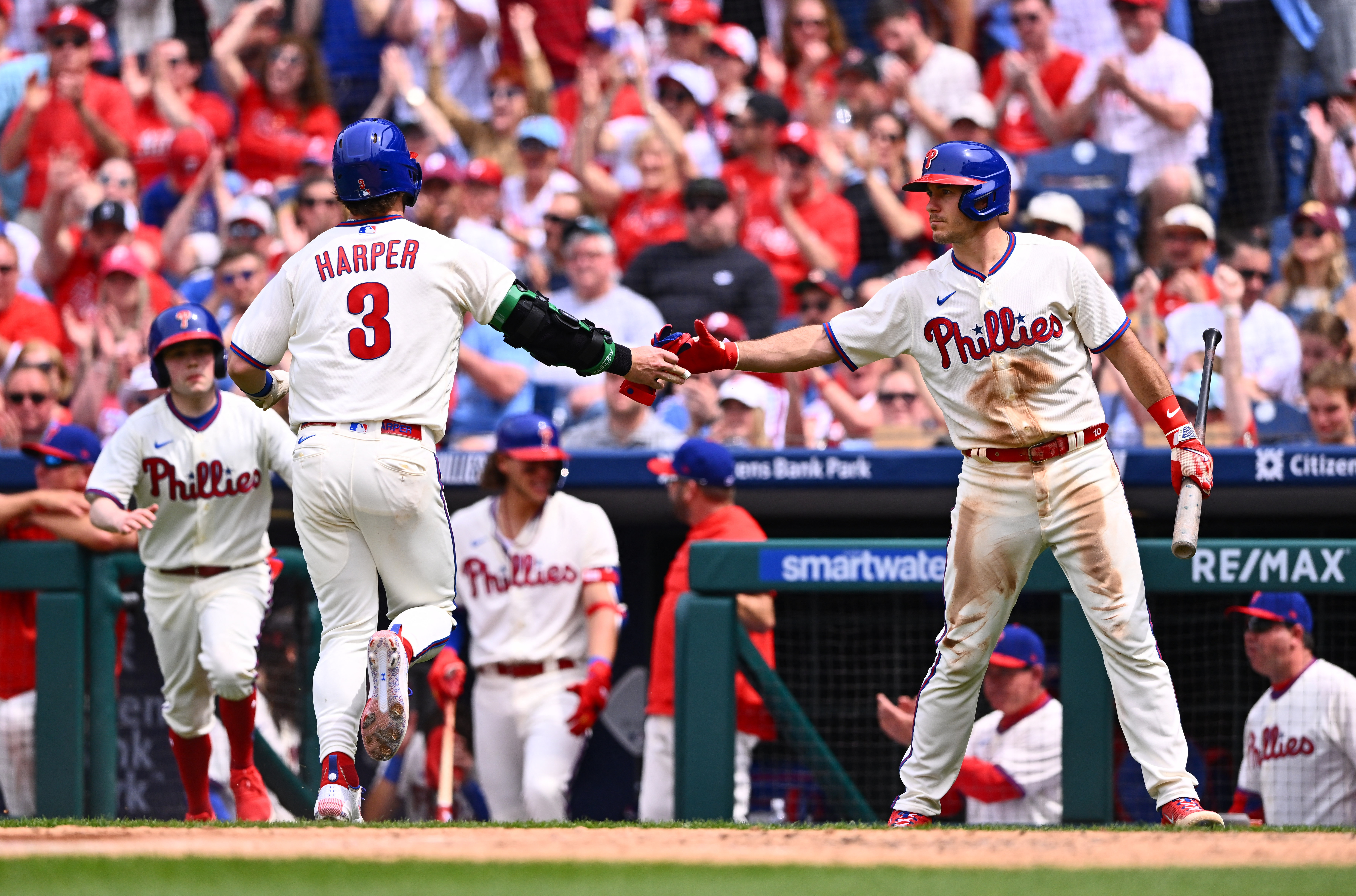 Kyle Schwarber breaks out to help Phillies end slide vs. Red Sox