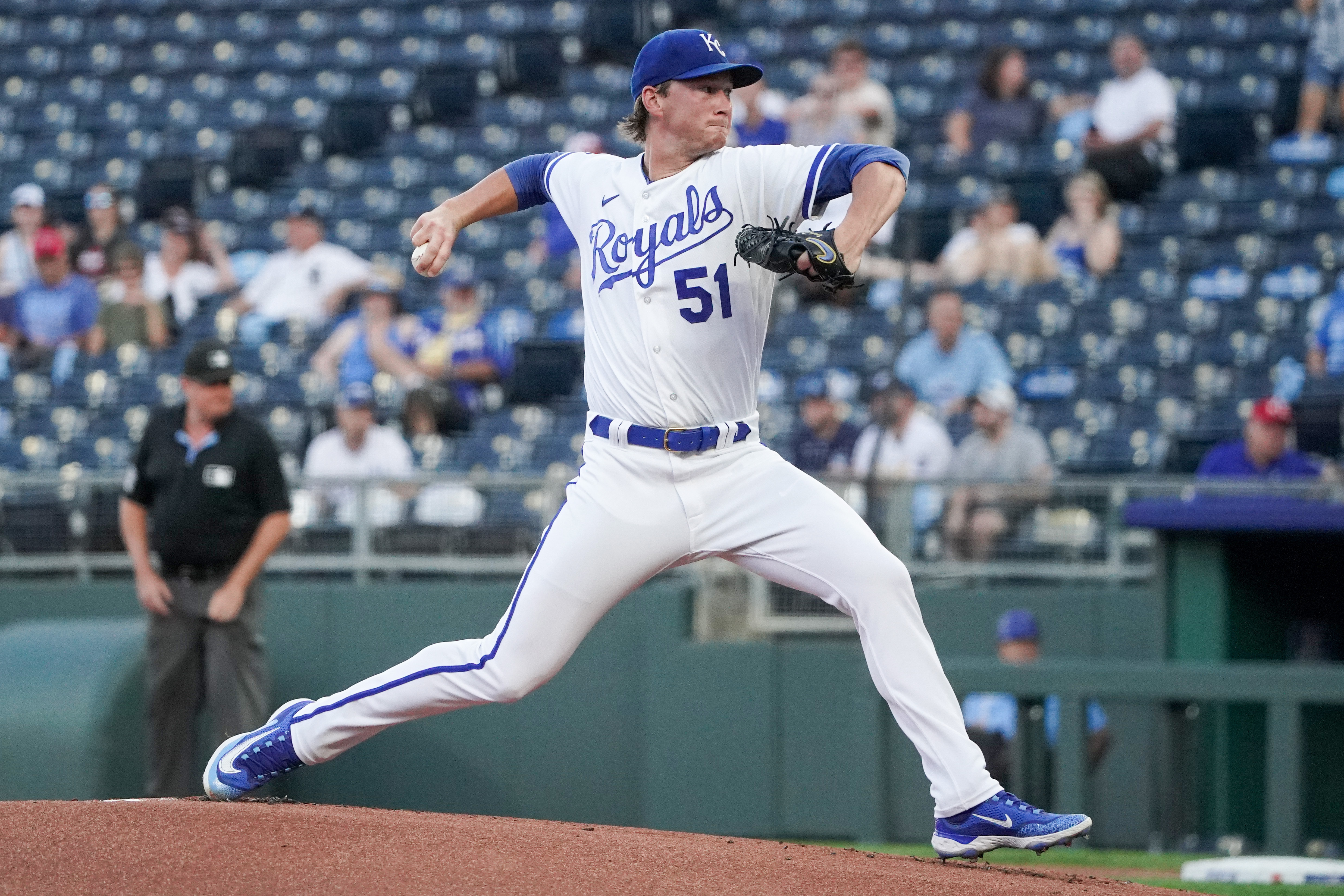 Royals win on another balk-off, 7-6 over White Sox