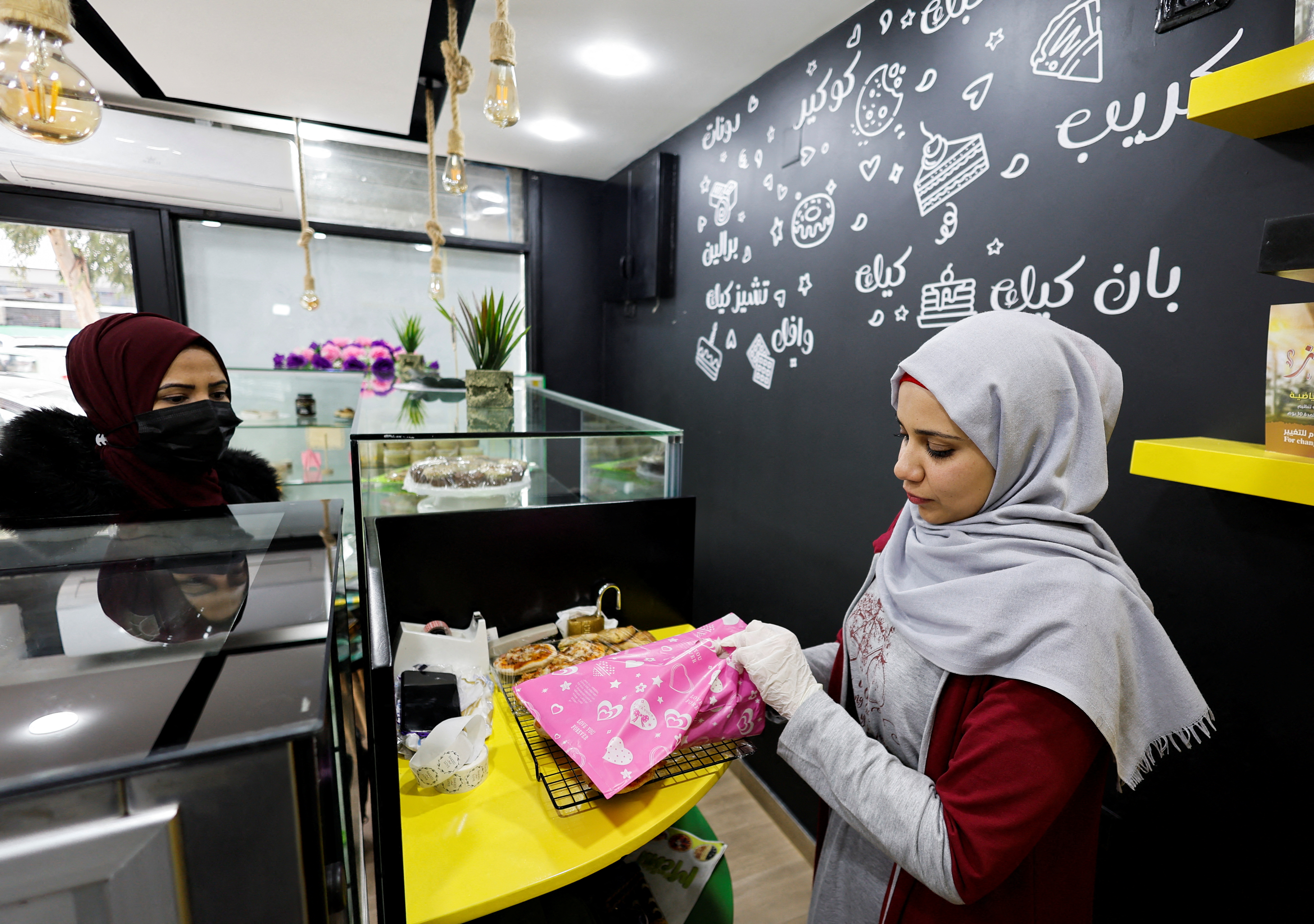 Gaza's first health food store offers sweet alternative to diabetics