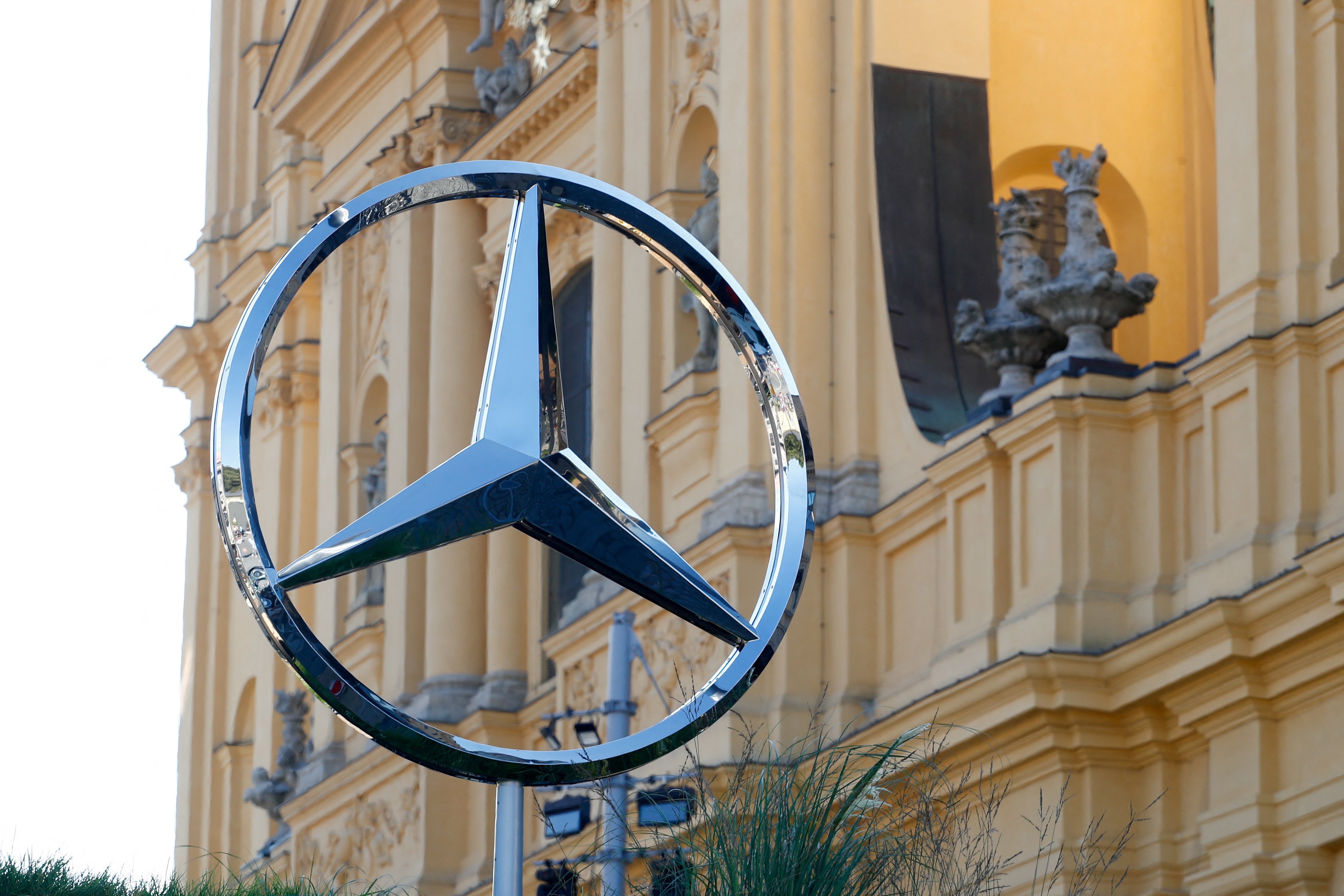 Mercedes-Benz works council asks for record bonus for employees
