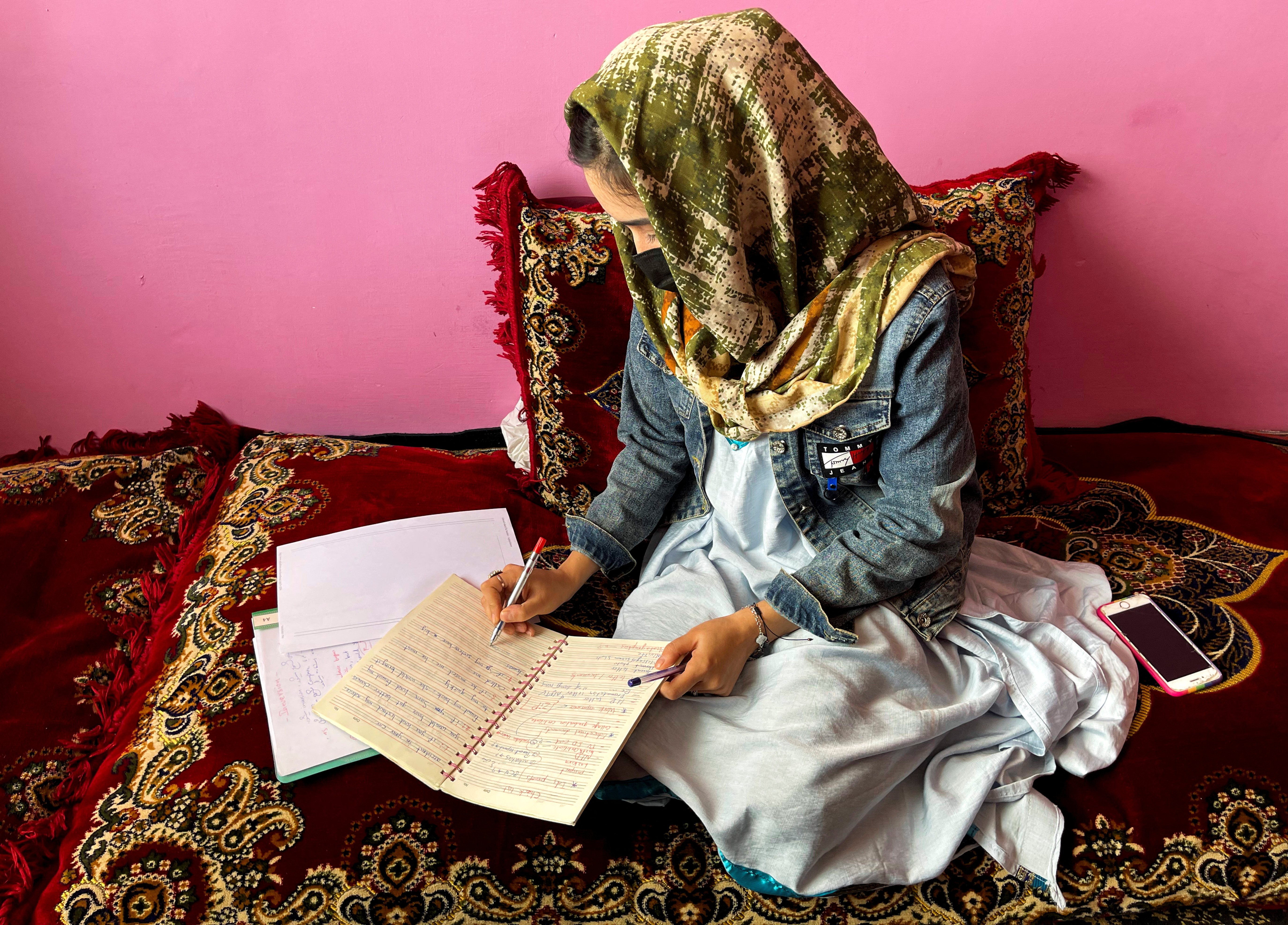 Afghan women wrestle with poor web as they flip to on-line lessons