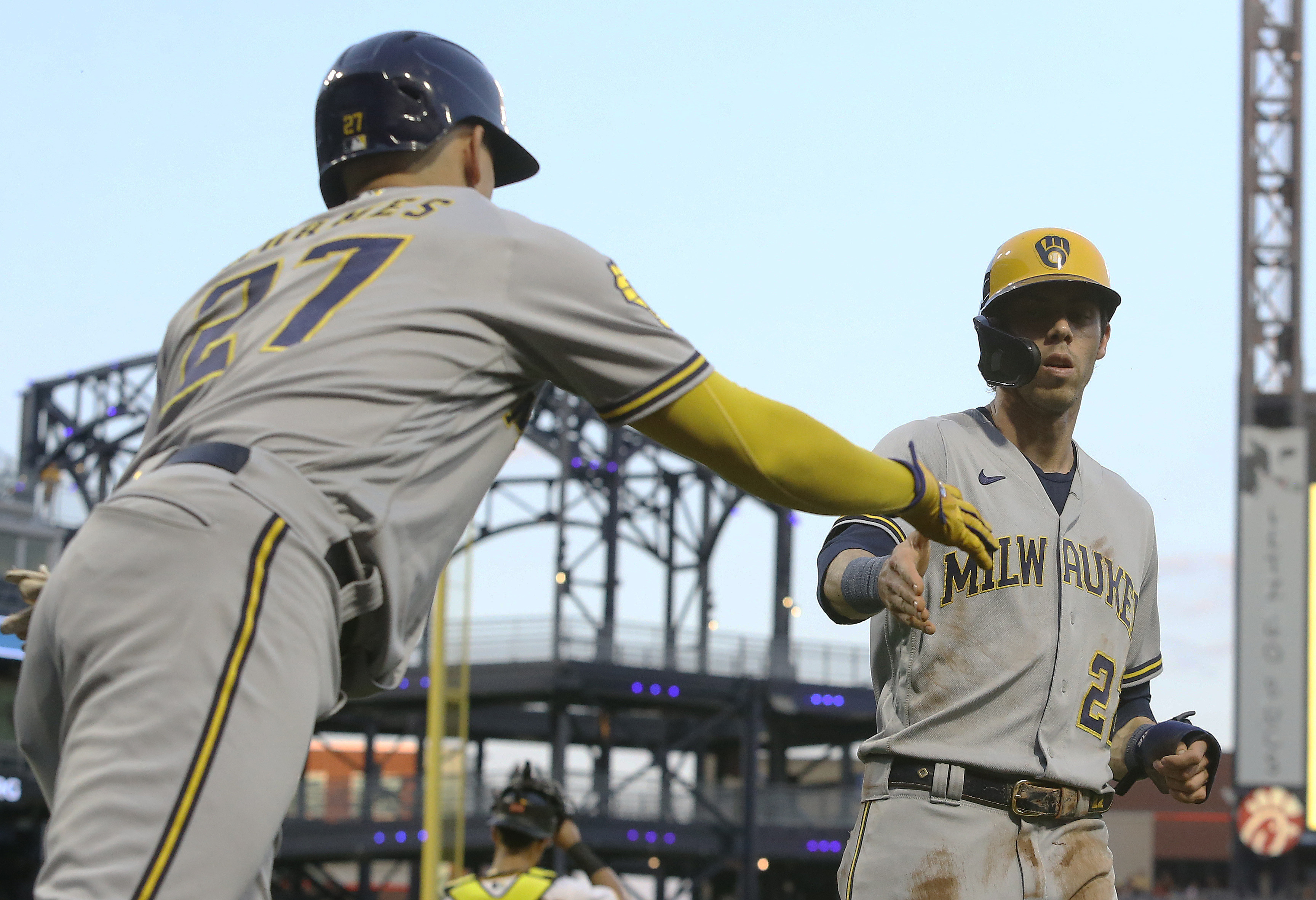 Brandon Woodruff dominates to lead Brewers past Pirates at PNC Park