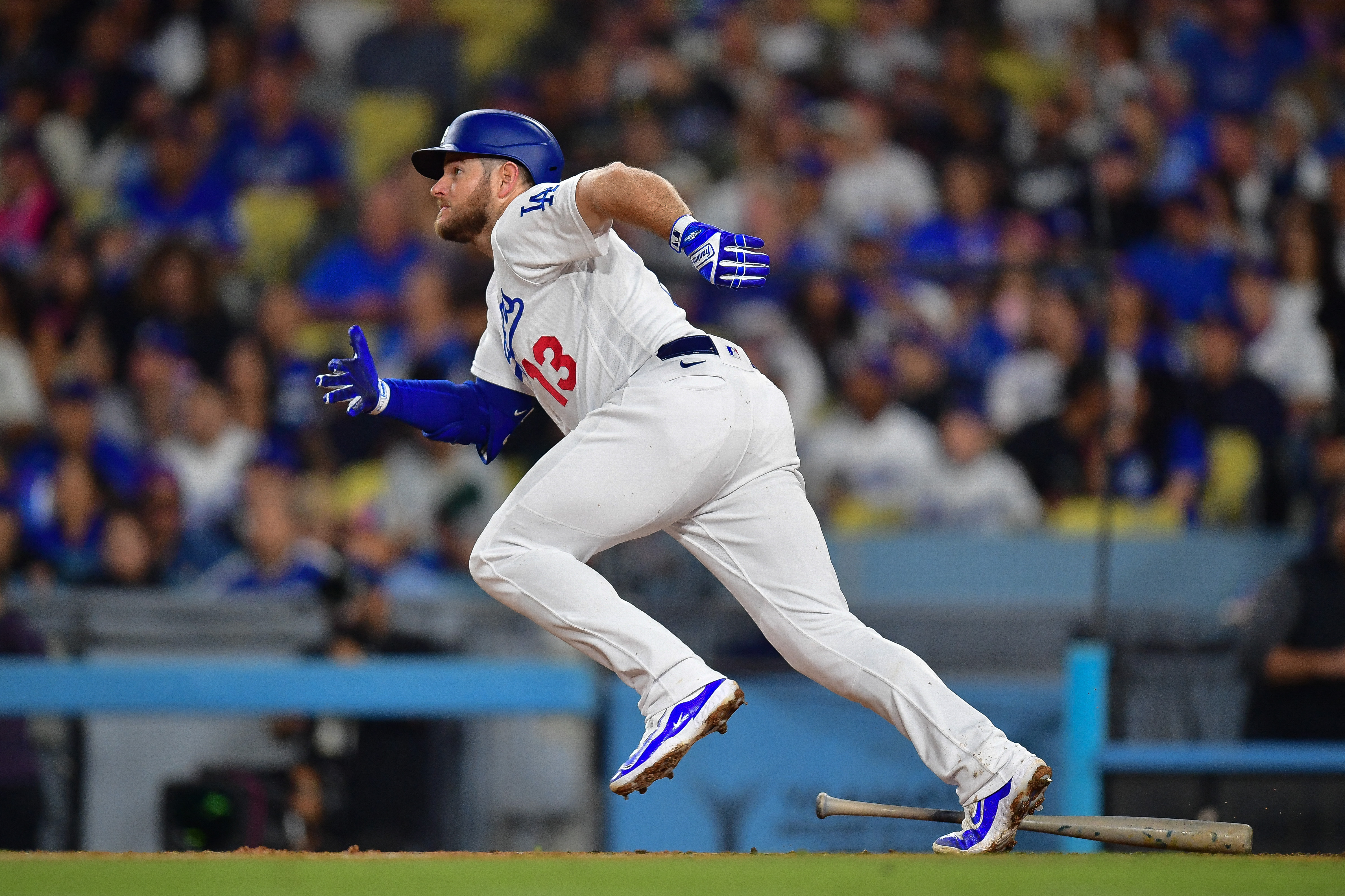 Clayton Kershaw-led Dodgers blank Giants, clinch first-round bye