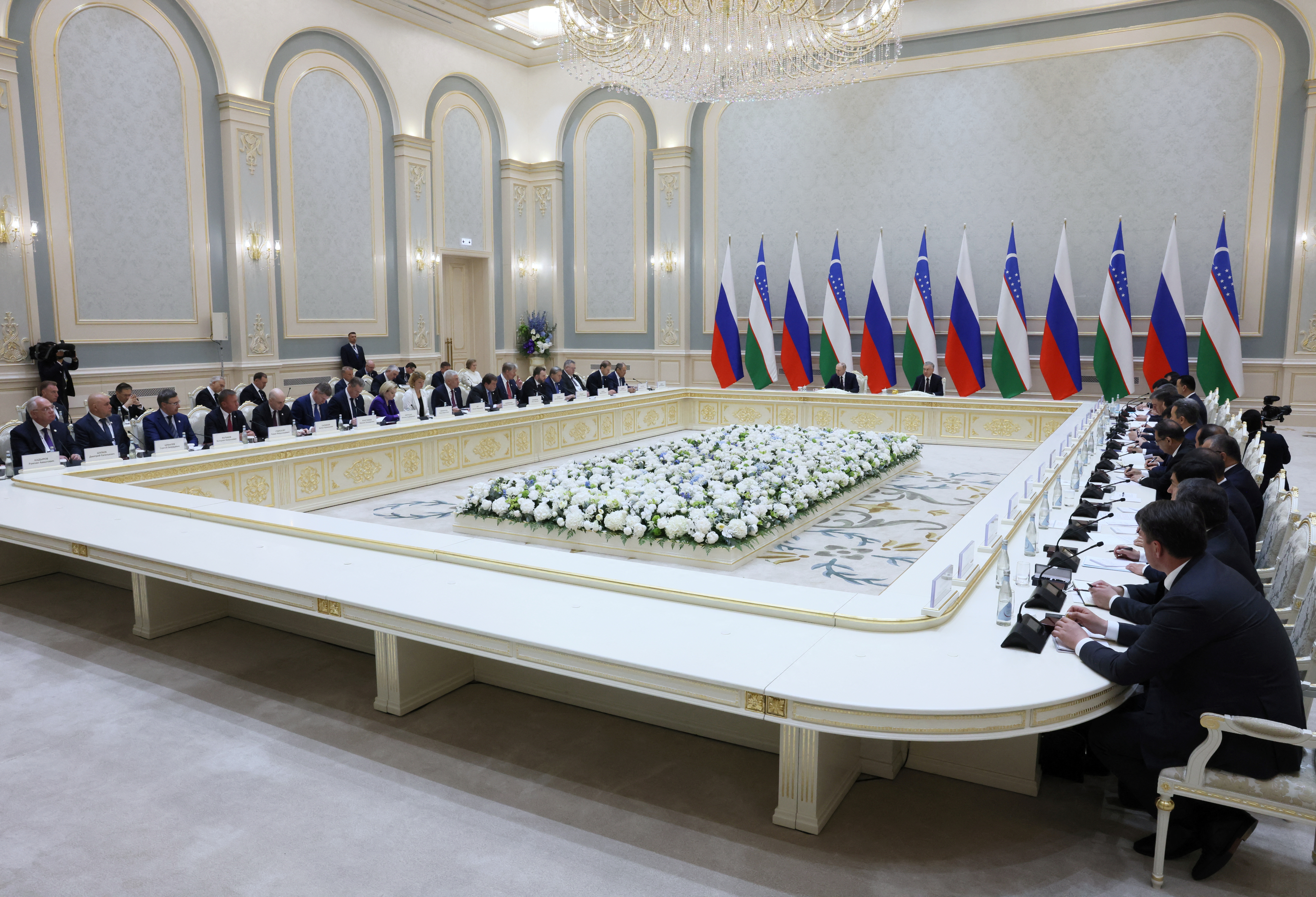Russian President Putin meets with Uzbek President Mirziyoyev in Tashkent