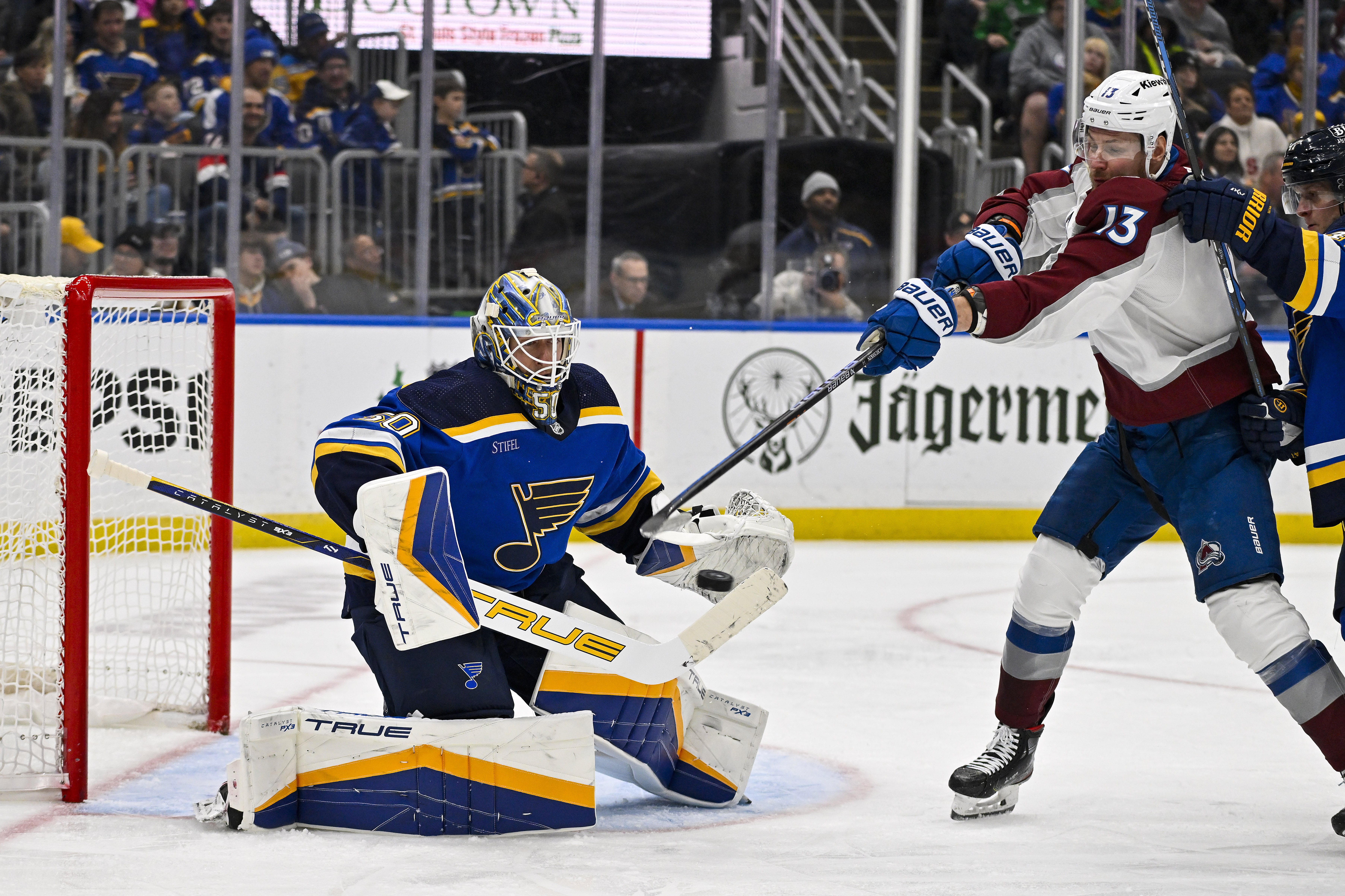 Avalanche nip Blues, end winless skid in road games