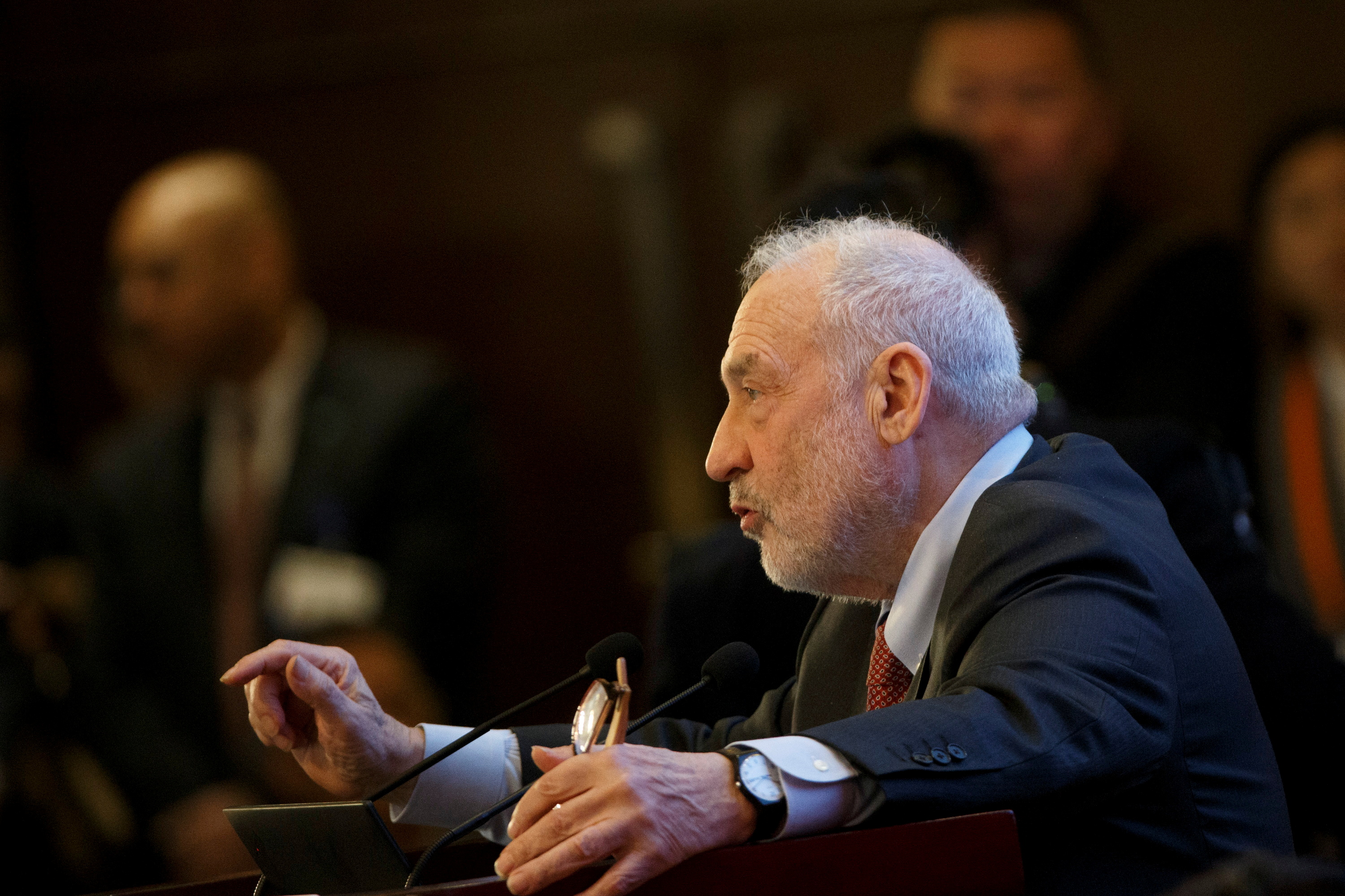 Nobelist, senior Democratic economist Stiglitz says Fed's Powell should