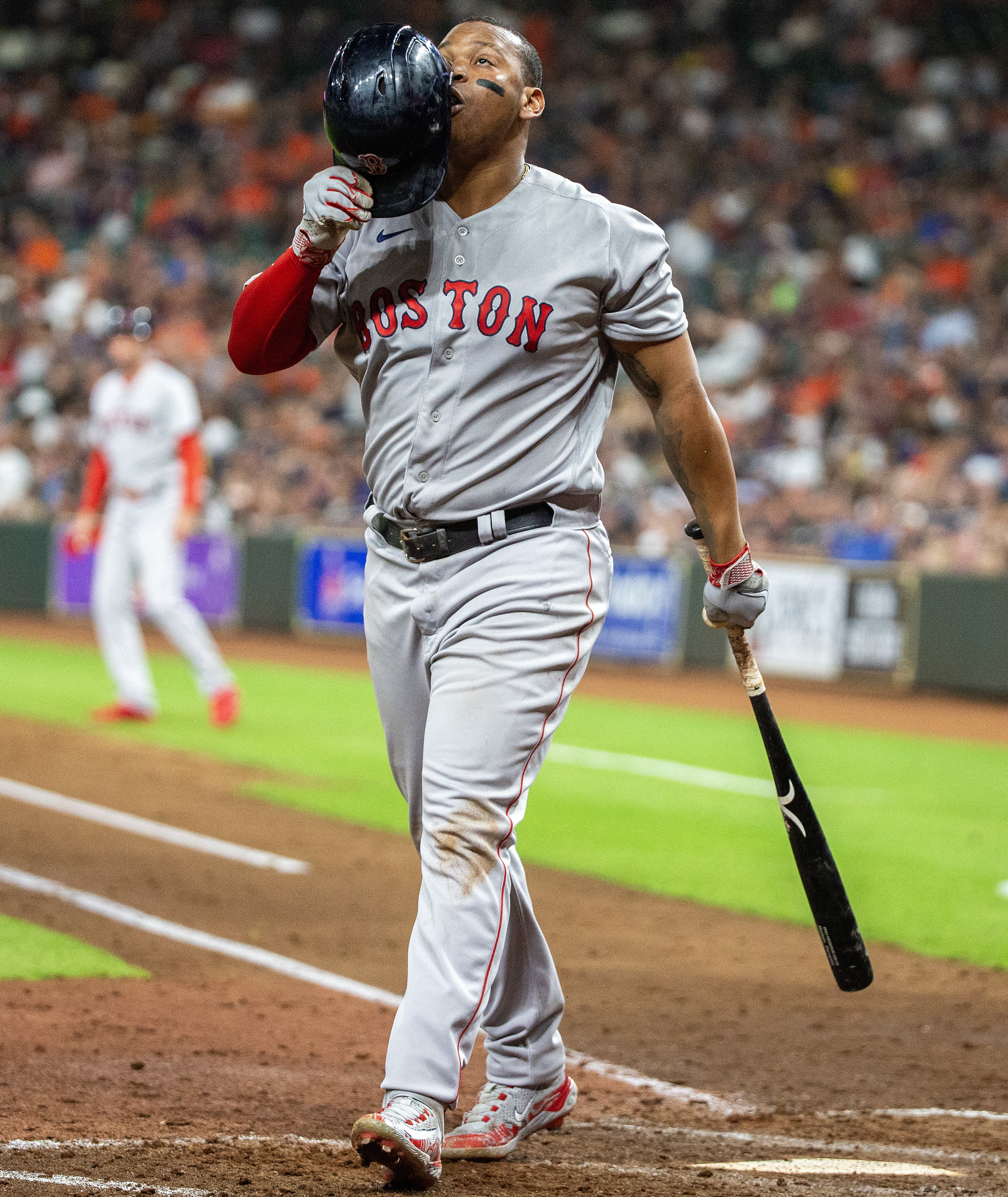 Poor defense, two Chas McCormick homers sink Red Sox in 9-4