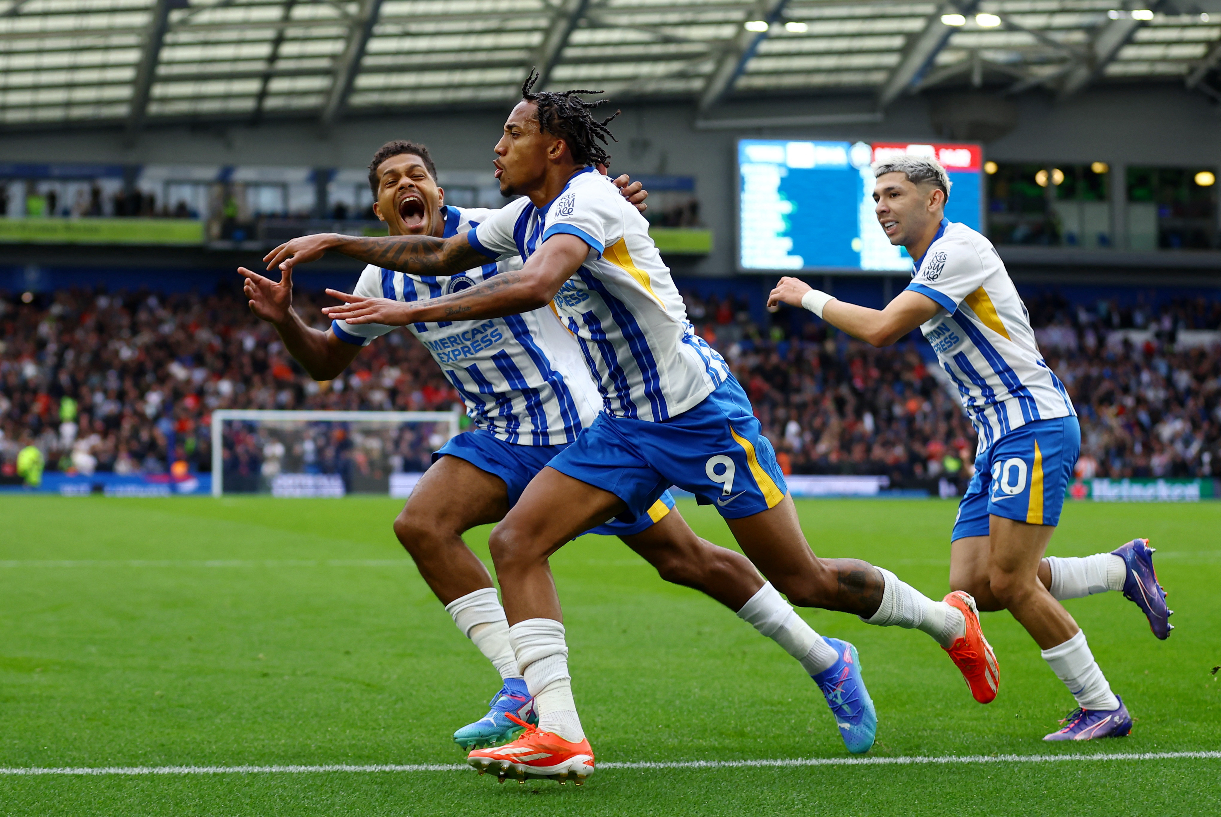 Brighton leave it late to beat Manchester United 2-1 | Reuters