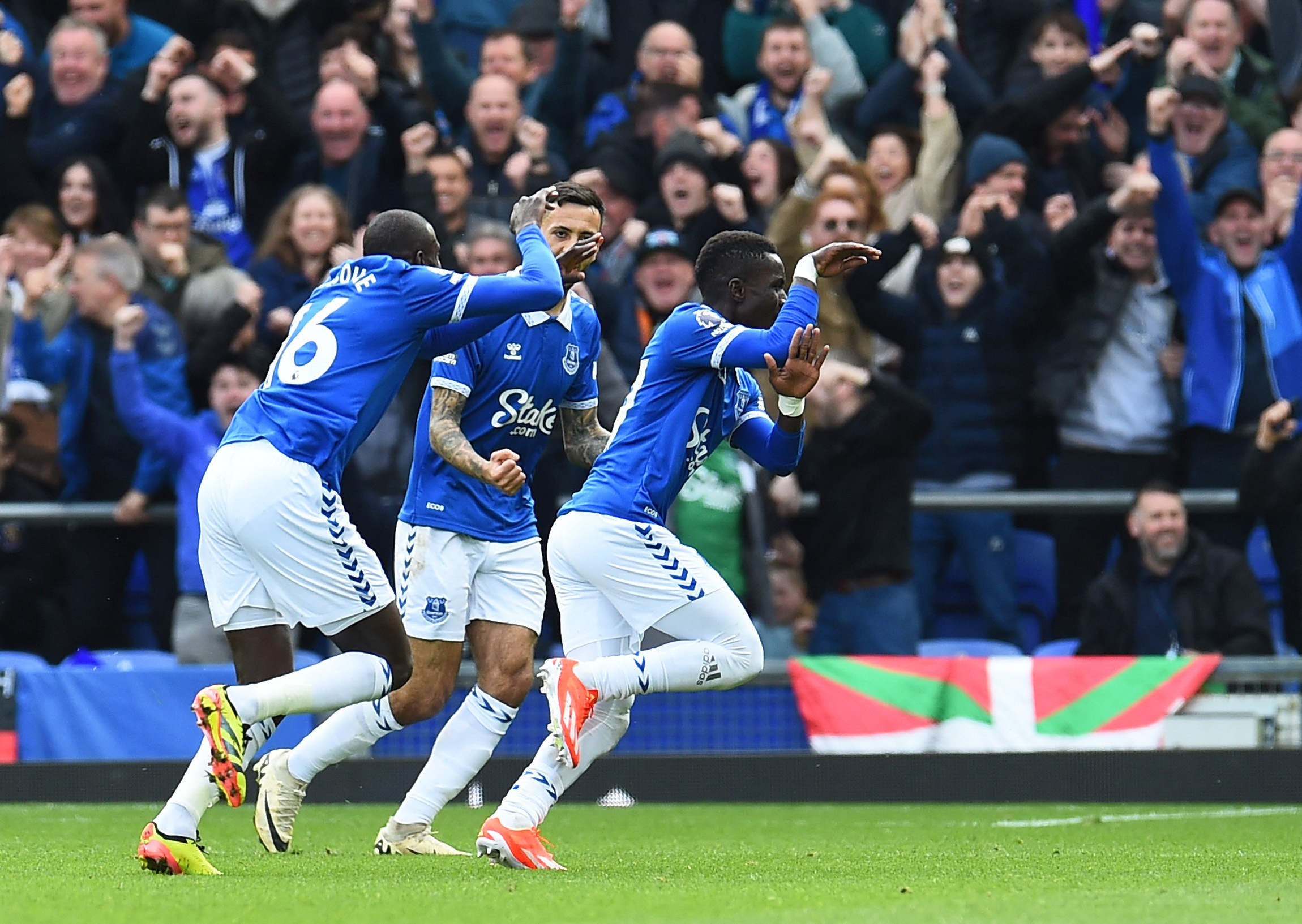 Everton grab 2-0 victory over Forest to boost survival hopes | Reuters