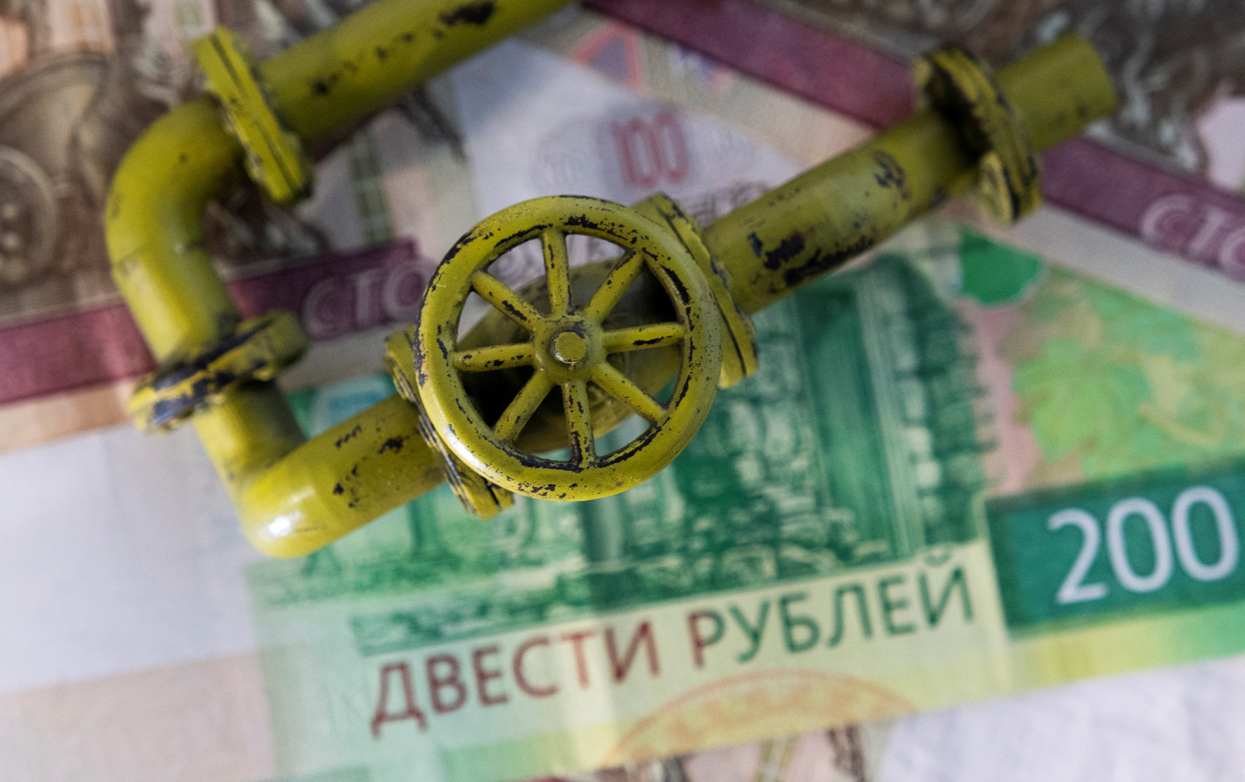 Illustration shows natural gas pipeline, Russian Rouble banknotes