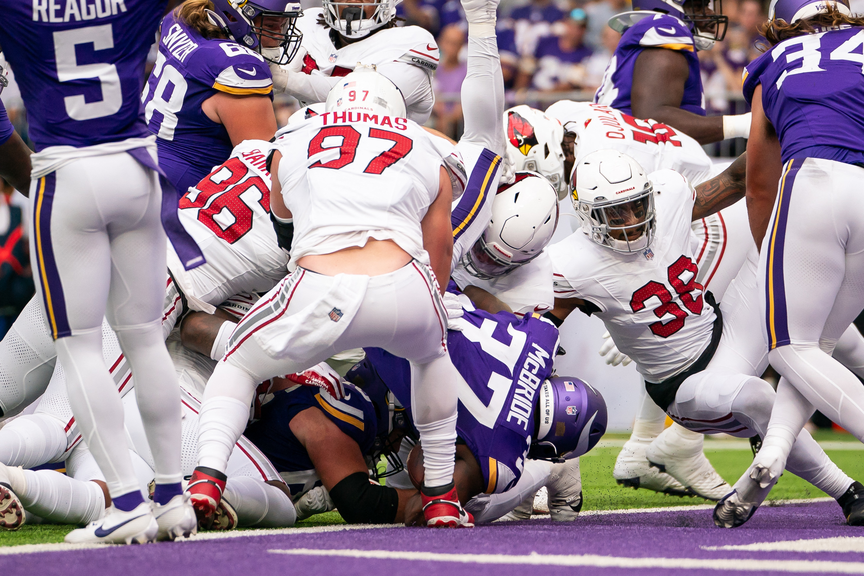 Defense rallies Cardinals past Vikings, 18-17