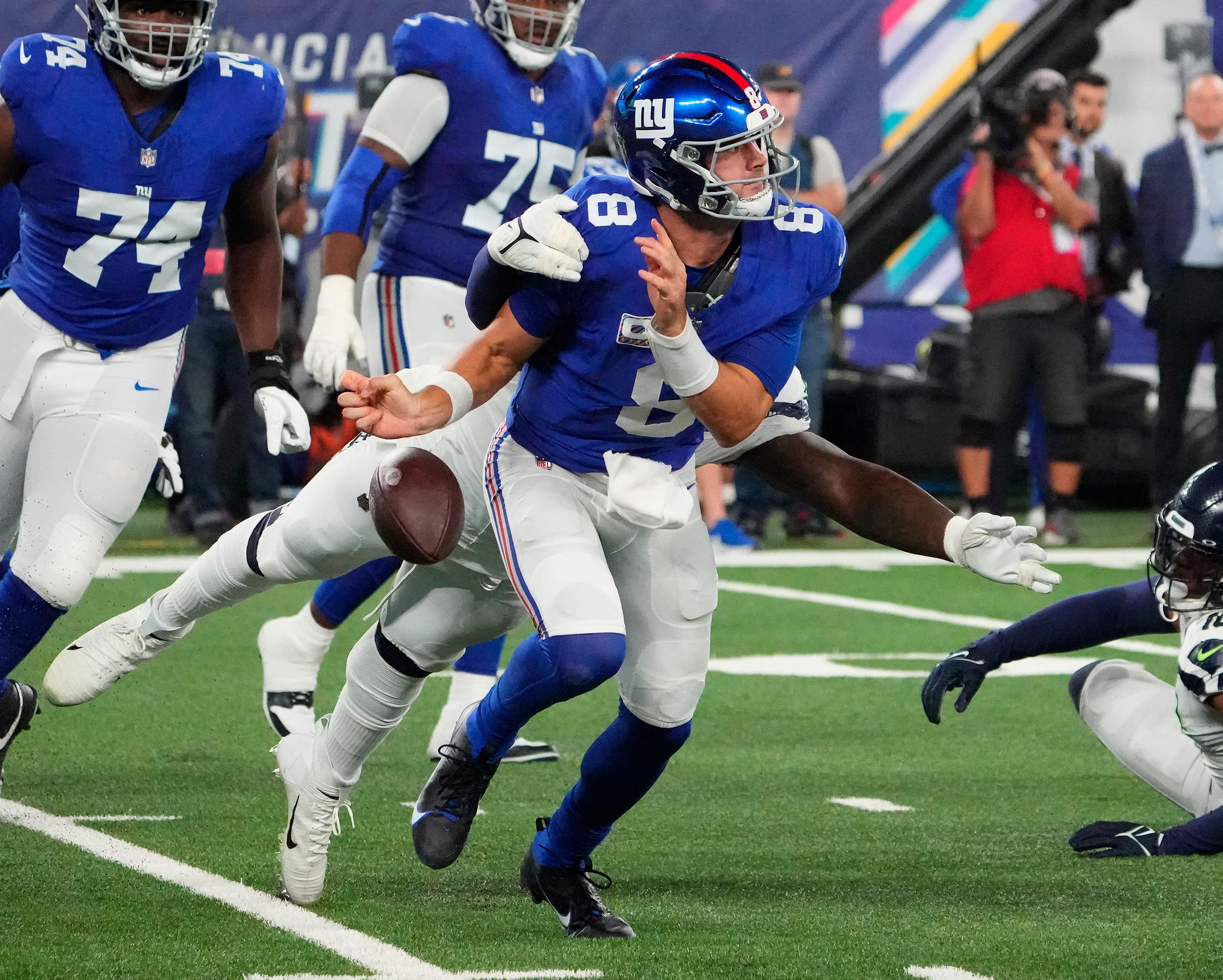 NFL: Dallas Cowboys at New York Giants, Fieldlevel